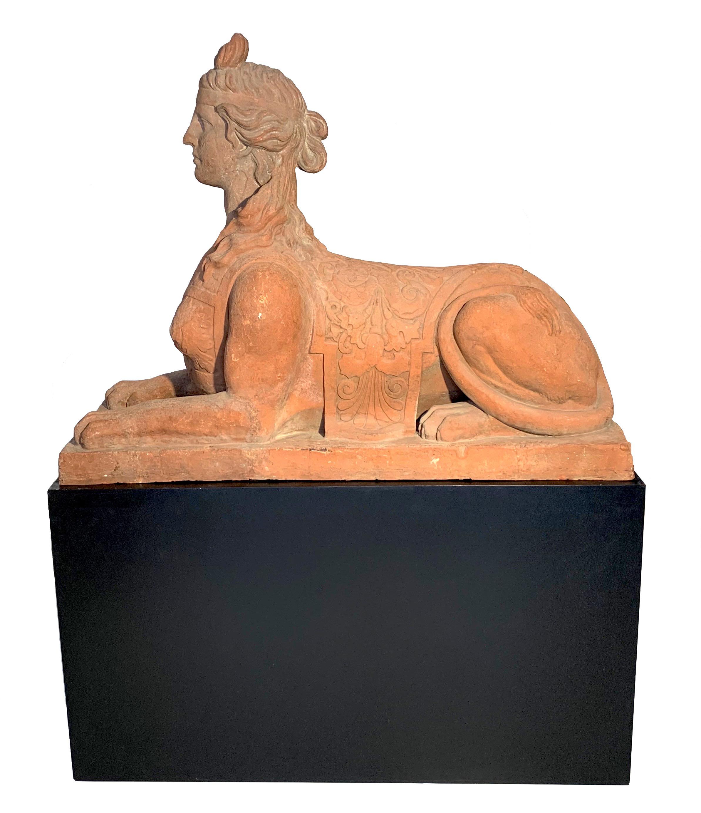 Milieu du XIXe siècle Antique Sphinx 1833 Felix Austin Angleterre Sculpture Gargen en vente