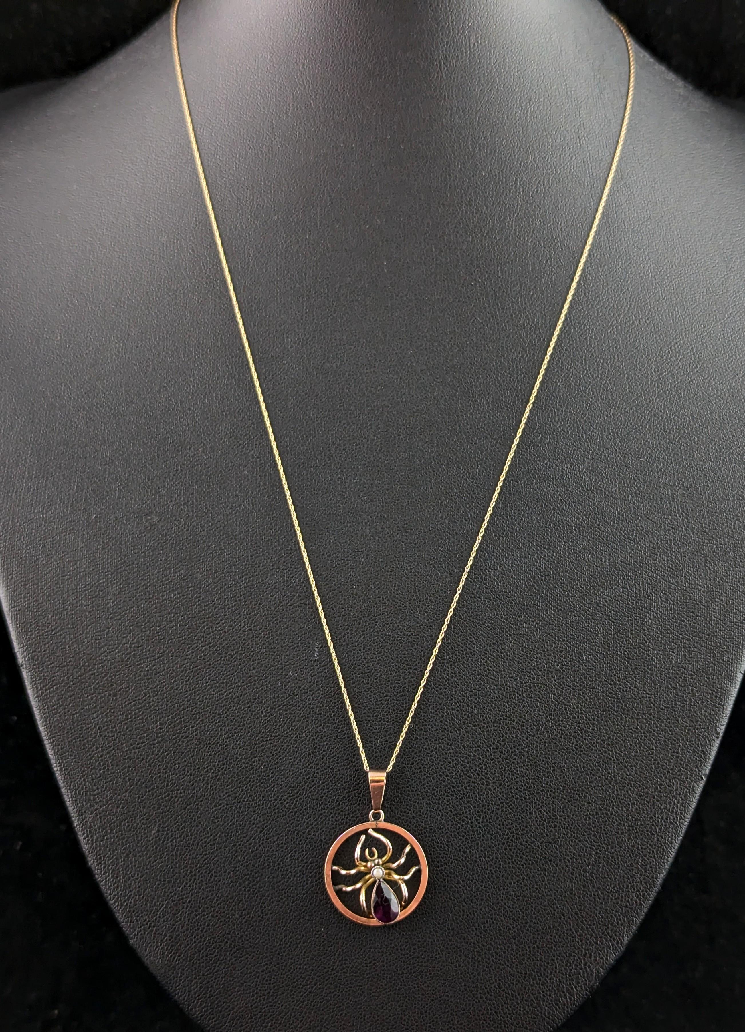 Antique Spider pendant necklace, Amethyst and Pearl, 9k gold In Good Condition For Sale In NEWARK, GB