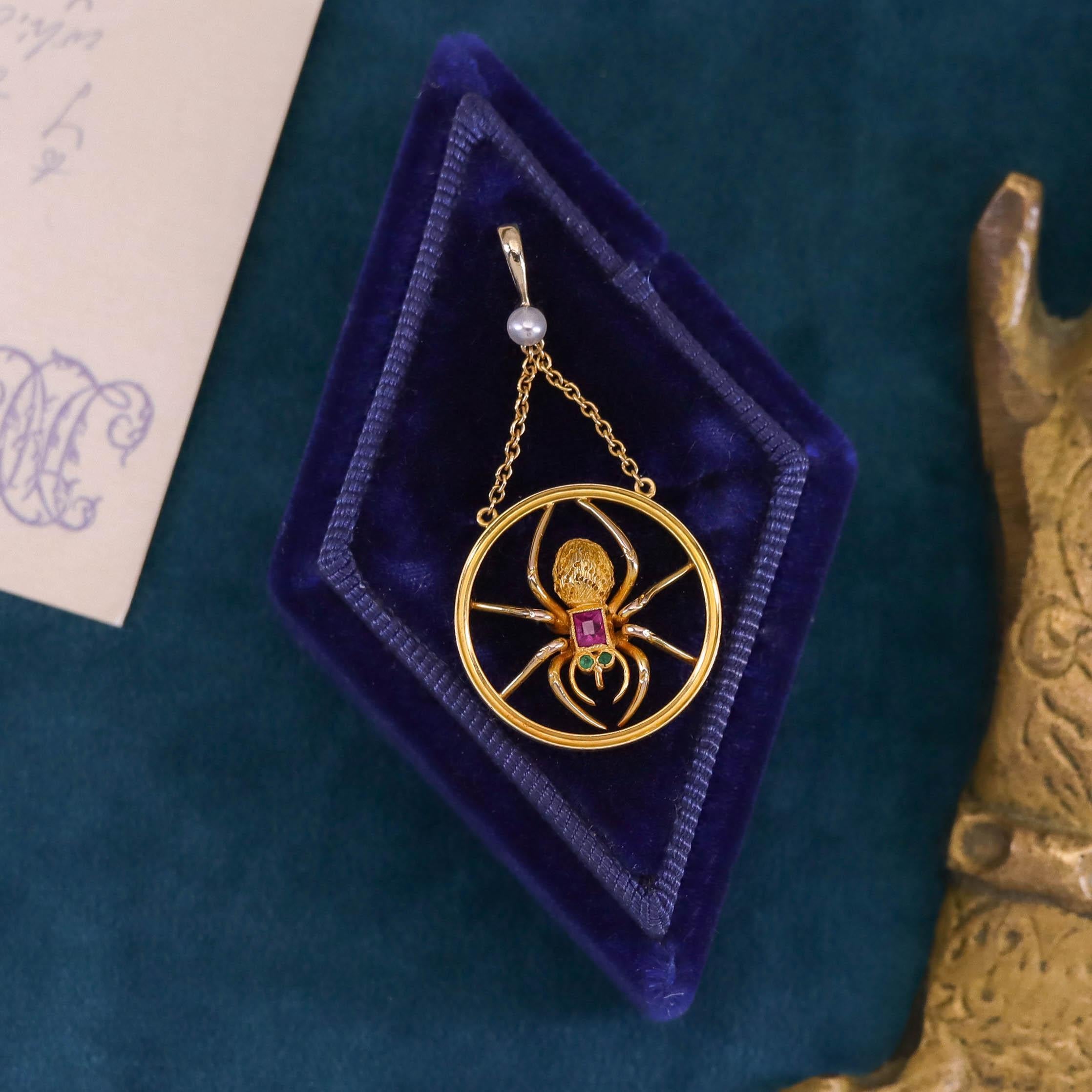 Ciondolo antico a forma di ragno in oro 9ct in vendita 1