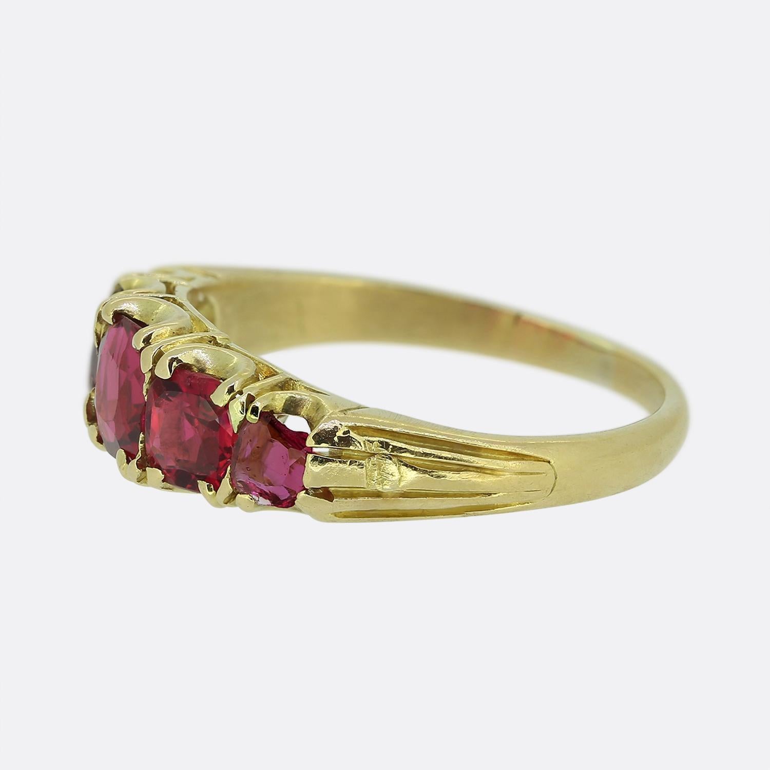 Antique Spinel Five Stone Ring In Good Condition For Sale In London, GB