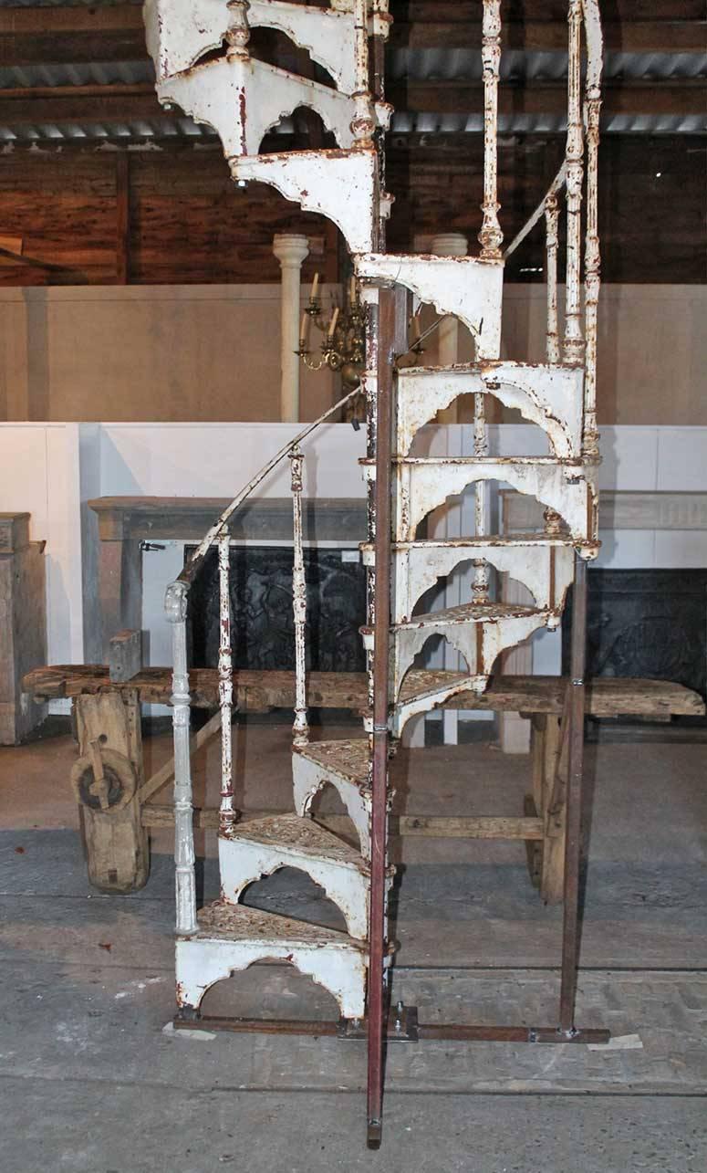 Very beautiful antique spiral staircase.
Everything included as you can see in the pictures.