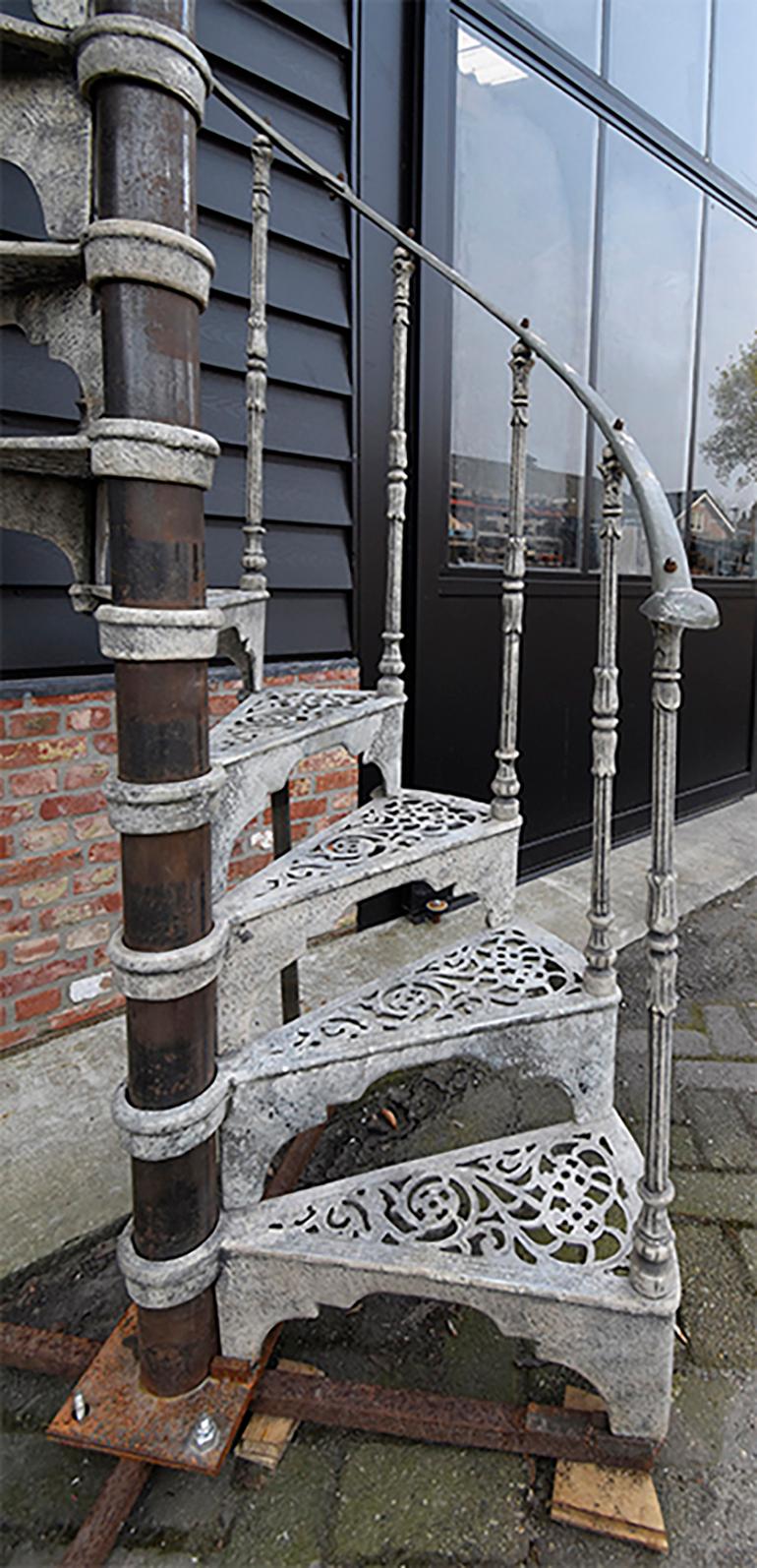 Beautiful recuperated antique spiral staircase made from aluminium.