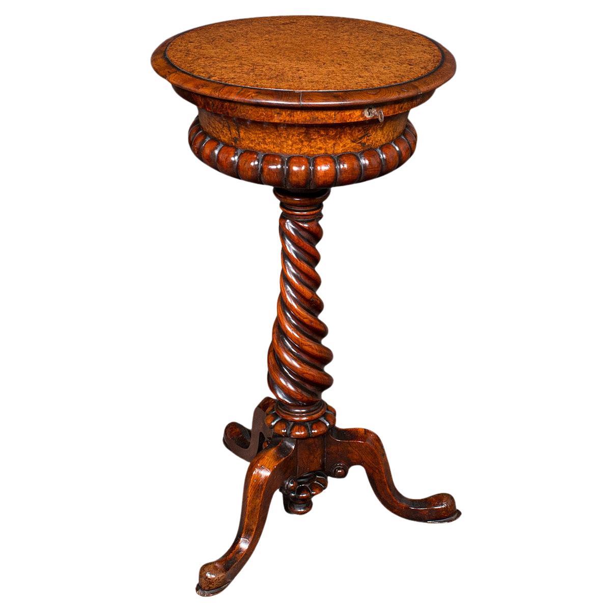 Ancienne table à spiritueux, anglaise, loupe d
érable, support à verres, salon de thé, William IV en vente