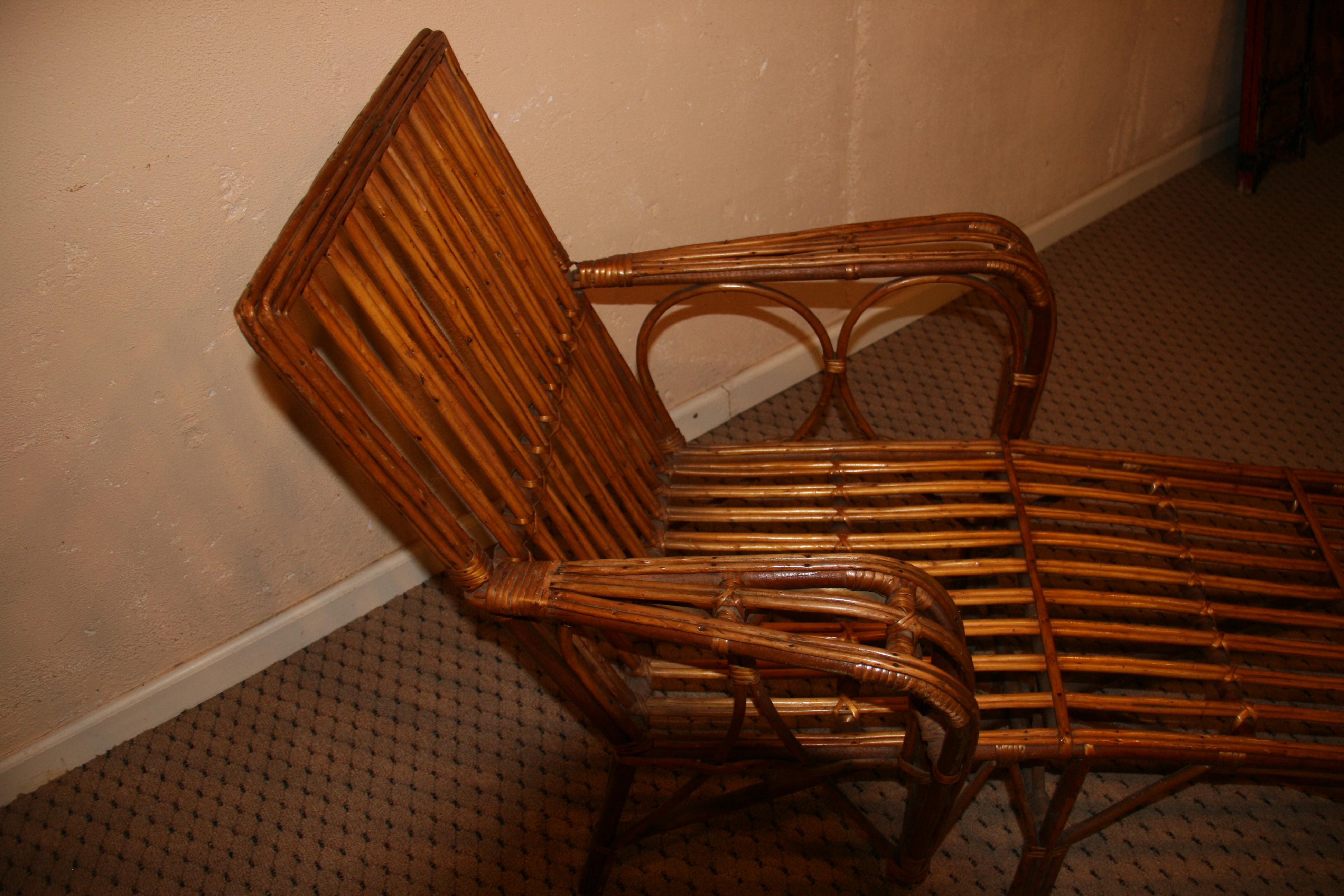 Antique Split Reed Chaise Lounge, 1930's In Good Condition For Sale In Douglas Manor, NY