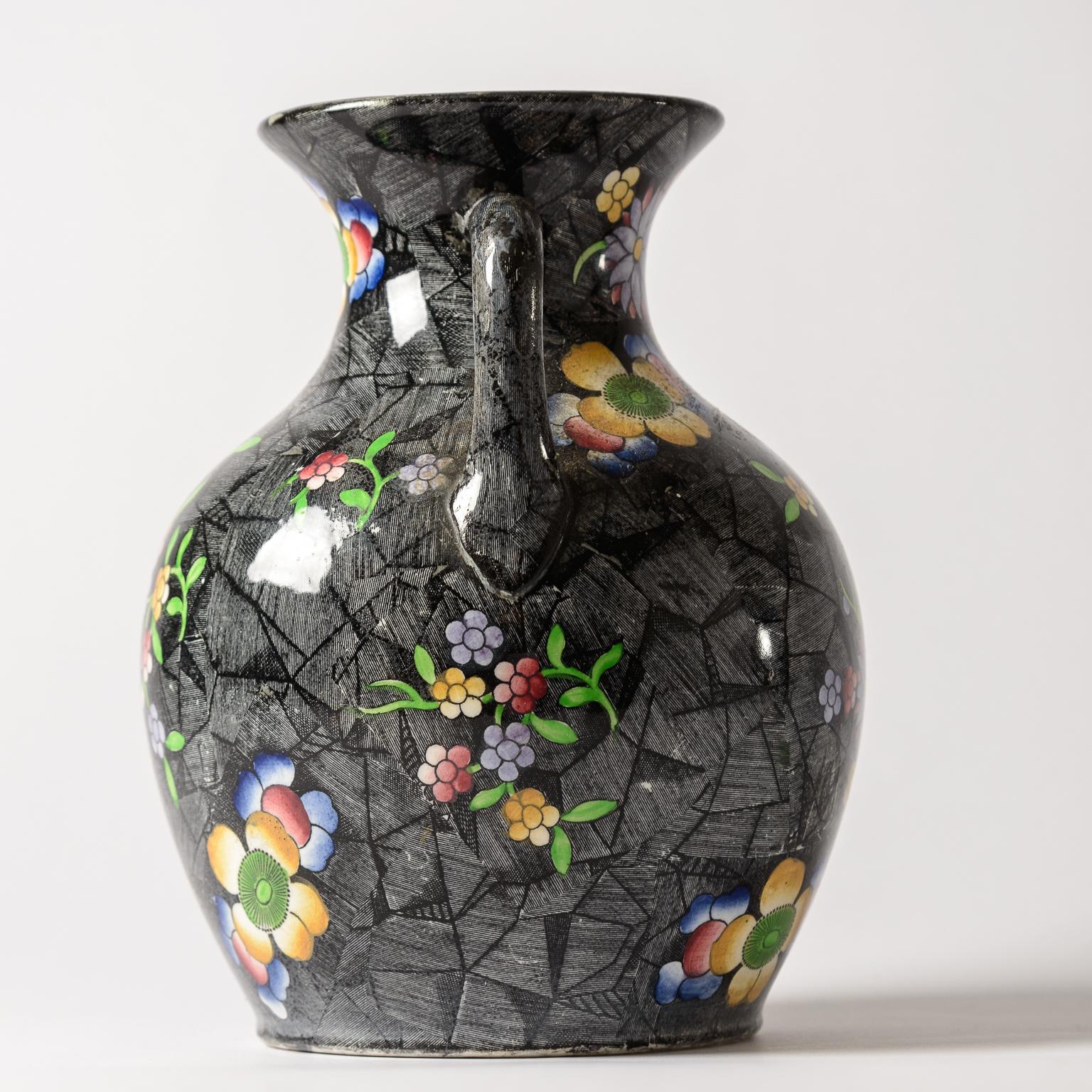 Antike Spode England-Vase mit doppeltem Henkel und schwarzem Hintergrund  (Britisch) im Angebot