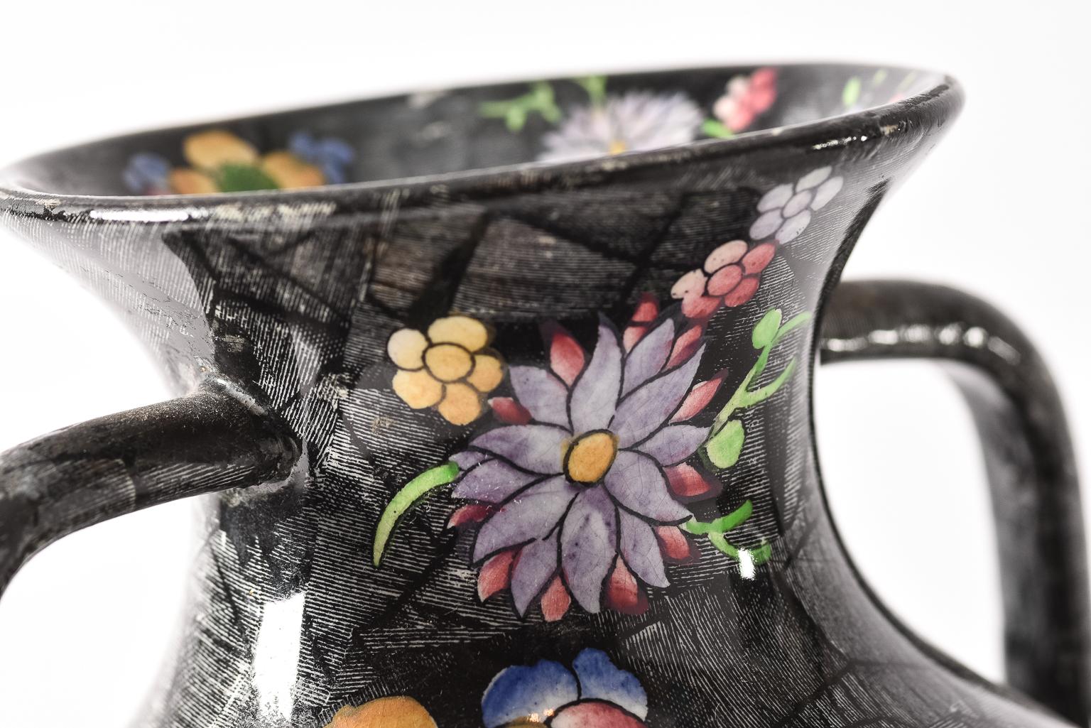 Fait main Antiquité - Vase à deux anses de Spode England avec fond noir  en vente
