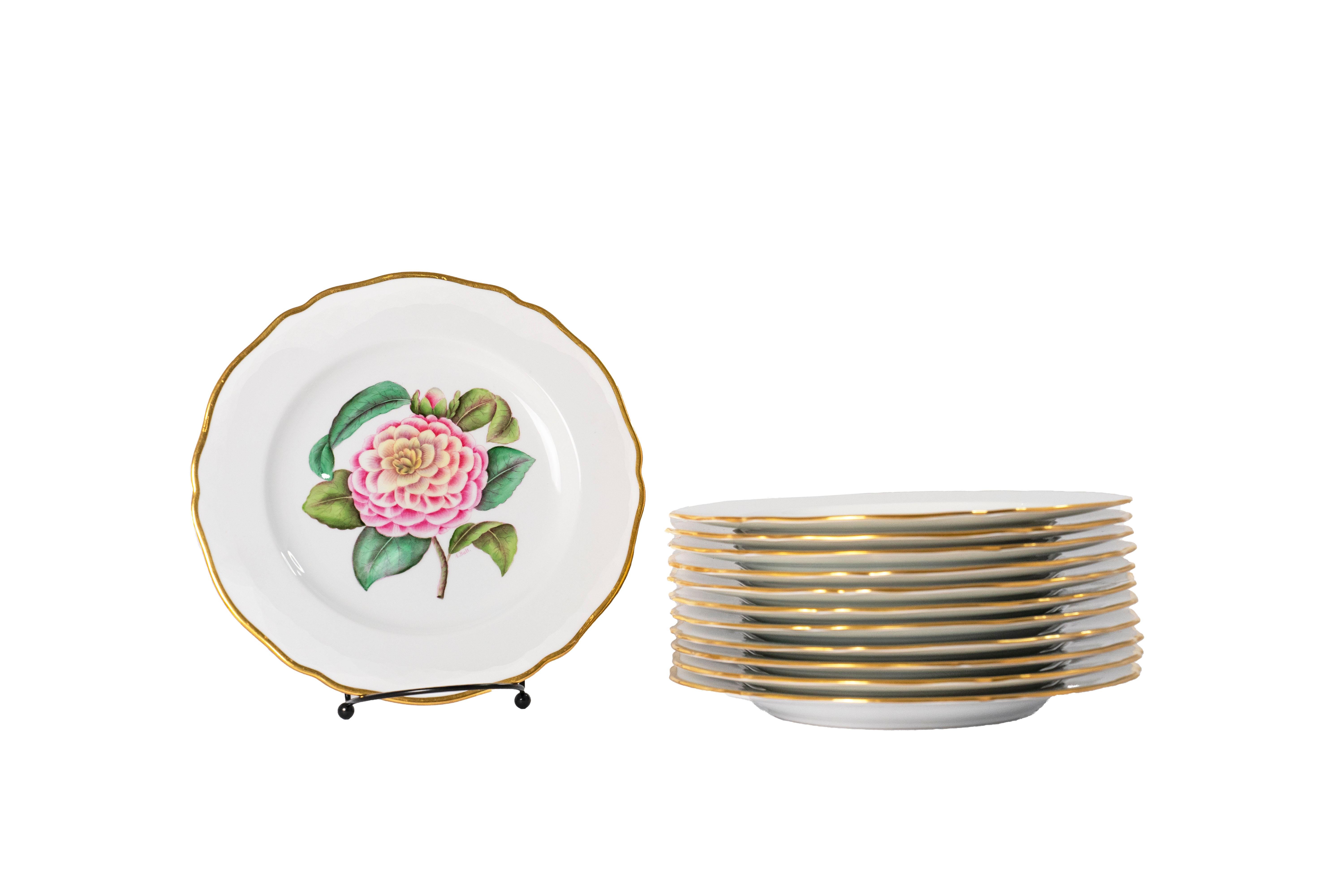 Antike Spode Tiffany & Co. Camelia Bemalte Teller- Set von 12 Tellern (Englisch) im Angebot