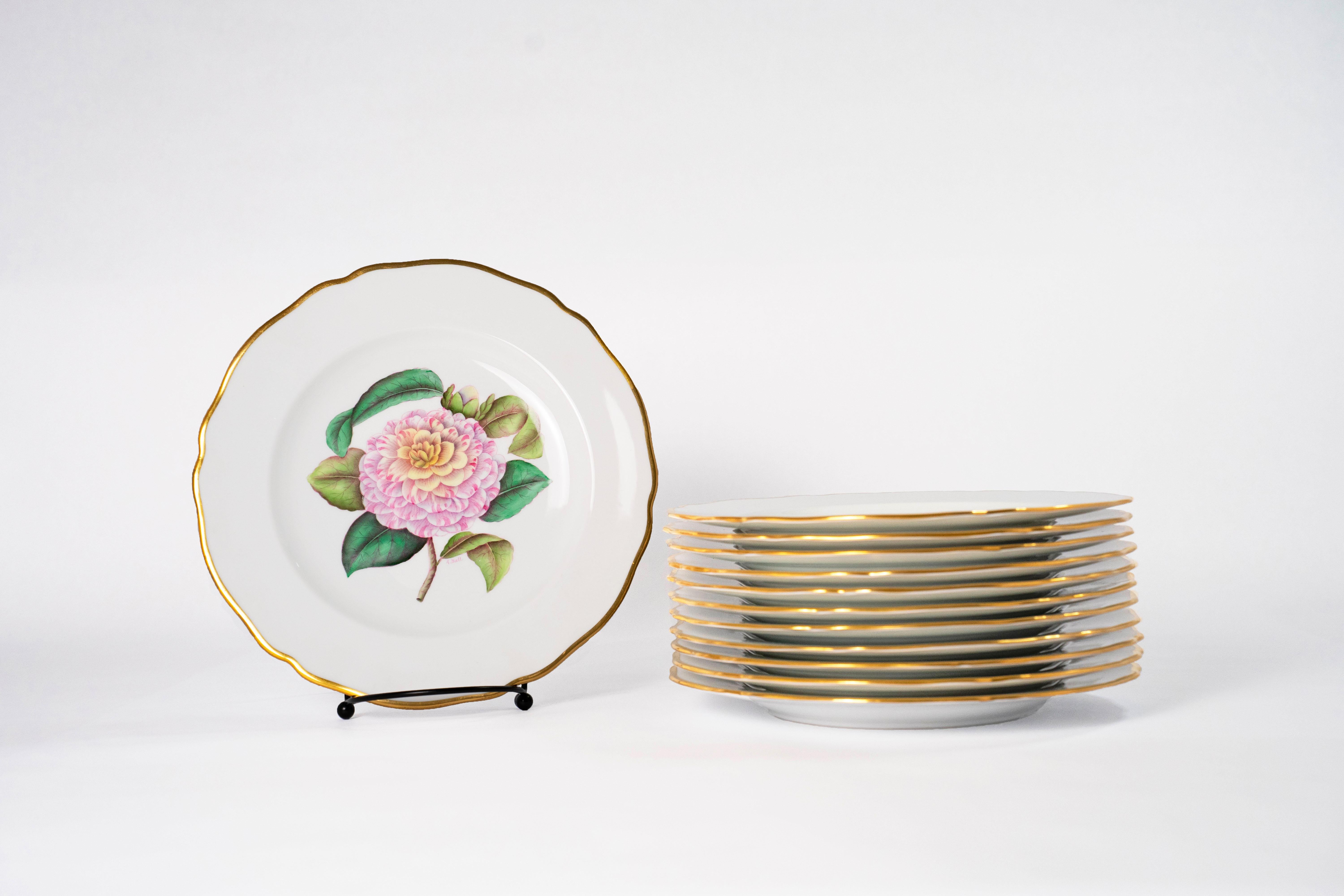 Antike Spode Tiffany & Co. Camelia Bemalte Teller- Set von 12 Tellern im Zustand „Hervorragend“ im Angebot in Scottsdale, AZ