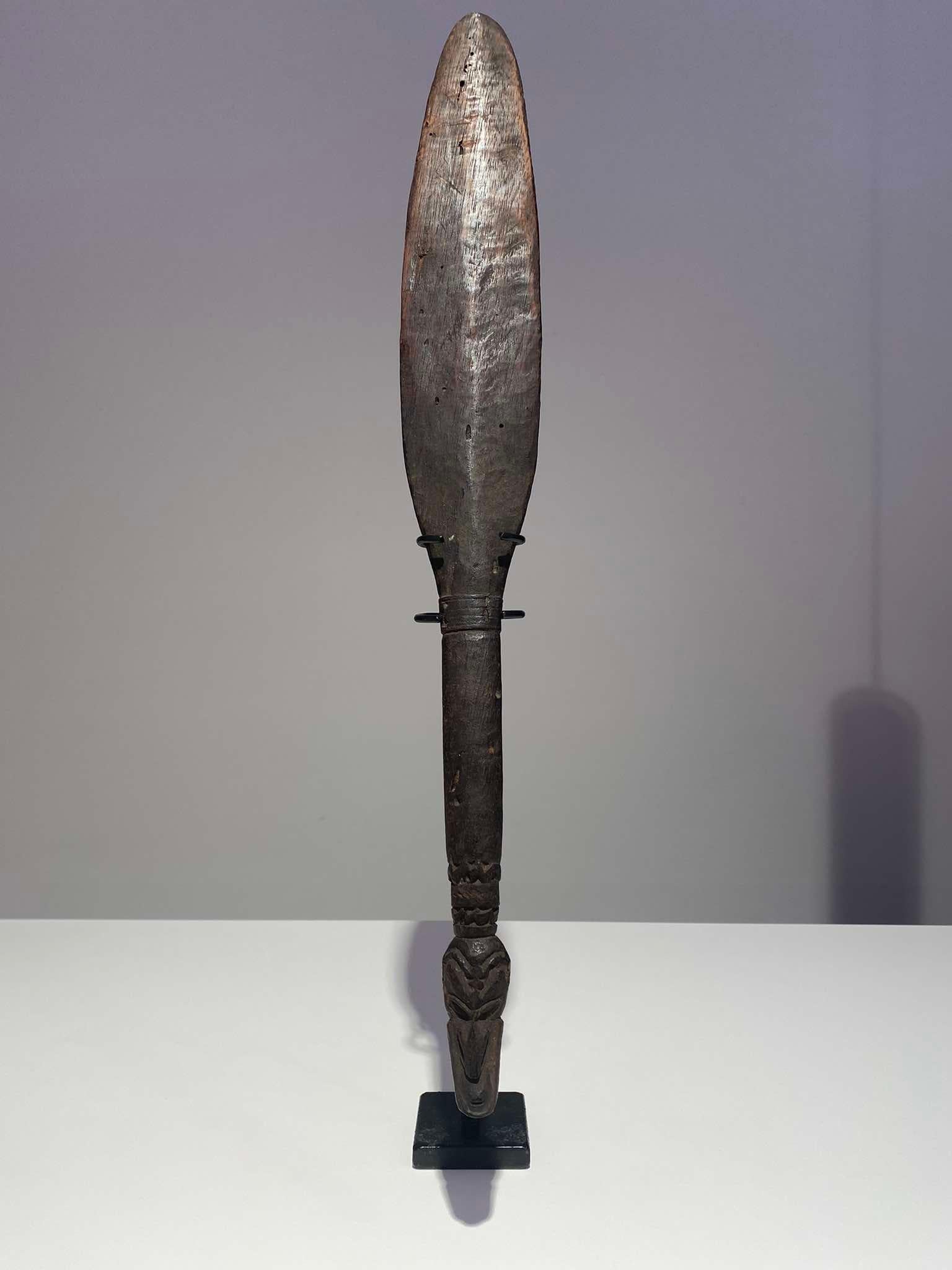 Antique spoon Lower Sepik Papua New Guinea Murik Lakes Ramu Maprik Oceanic Art In Good Condition For Sale In Leuven, BE