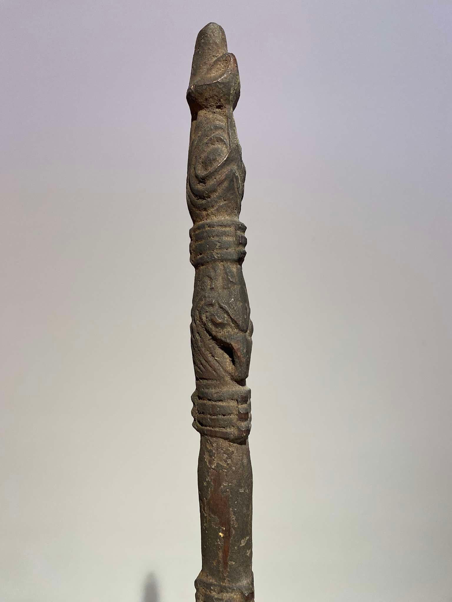 Antique and exceptional laddle / spoon of the Murik Lakes or Schouten Island , Mouth Of The Lower Sepik / Ramu Papua New Guinea
A lovely patina and traces of use.
Length: 70 cm
Very good condition
Exceptional piece and museum quality (please see