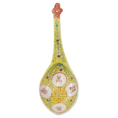 Antiker Löffel Gelbe Blumen Chinesisches Porzellan Qing Dynasty China, 1900