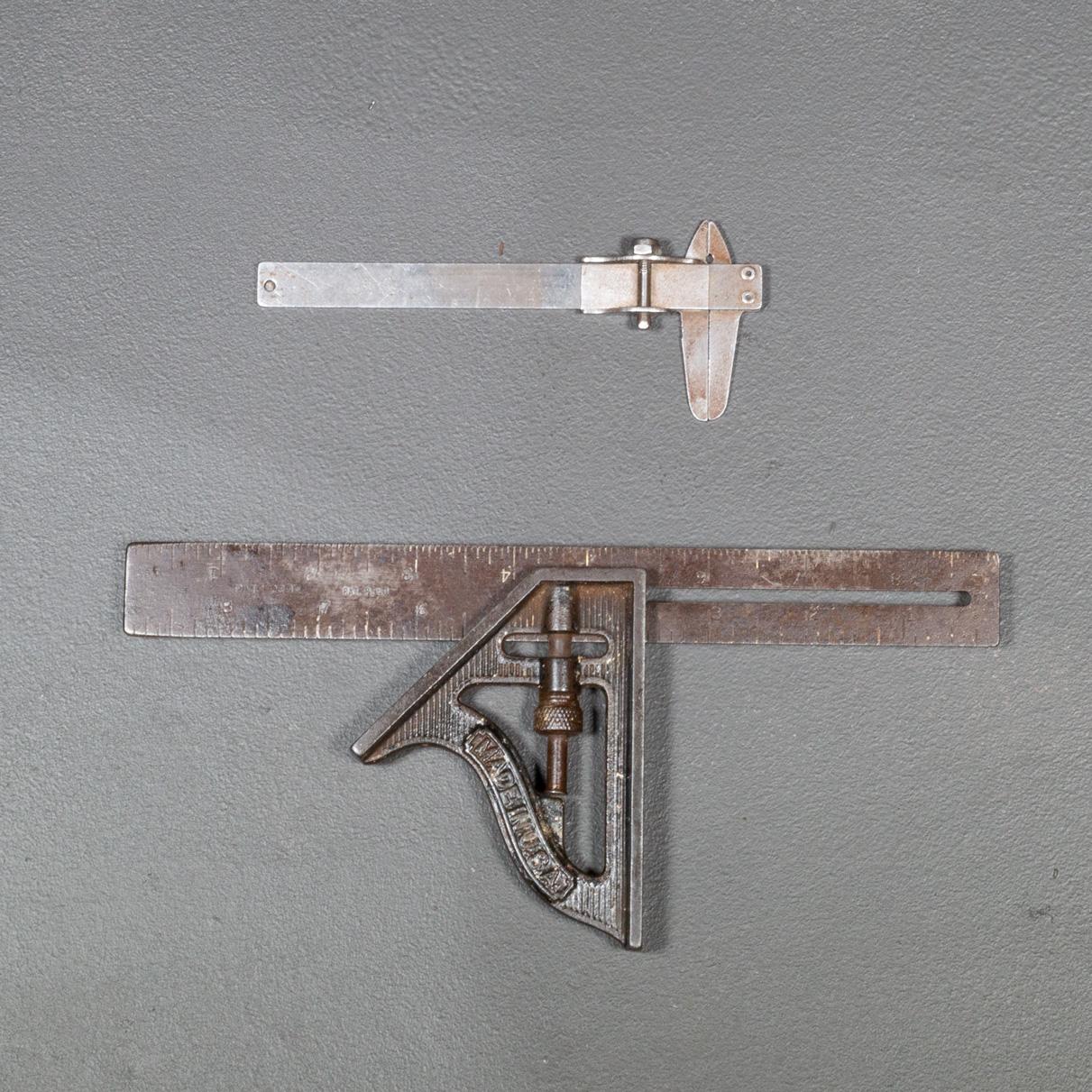 

CIRCA

Un righello combinato Stanley No.21 da 9 pollici, con squadra e diapositiva. 

    CREATORE Stanley Tool Co.
    Data di fabbricazione: 1940-1950 circa.
    MATERIALI E TECNICHE Acciaio, 
    CONDIZIONE Buono. Usura coerente con l'età e