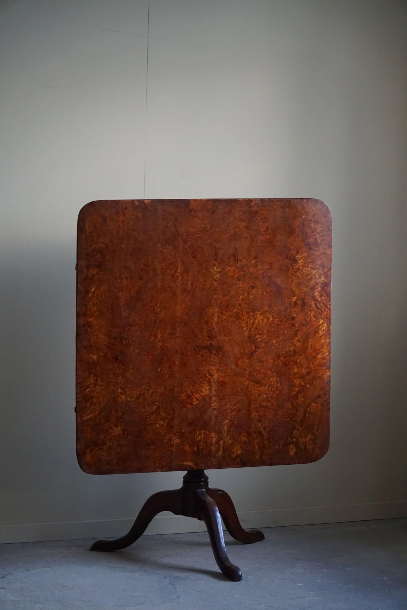 Table pliante carrée ancienne en bois de ronce, Handcraft en Suède, 19e siècle en vente 2