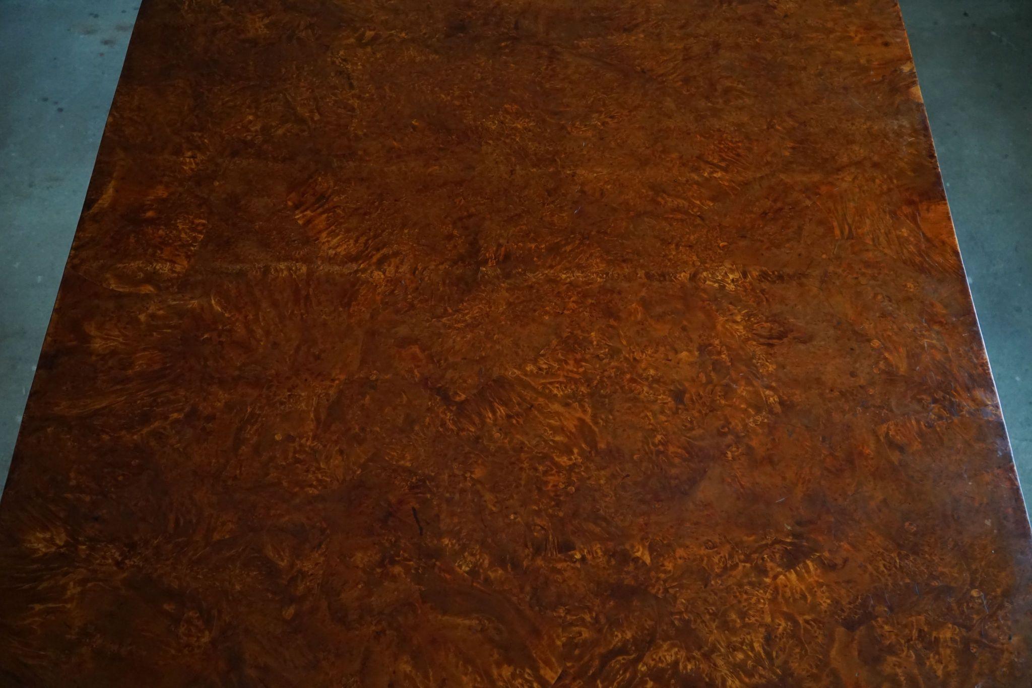 Bouleau Table pliante carrée ancienne en bois de ronce, Handcraft en Suède, 19e siècle en vente