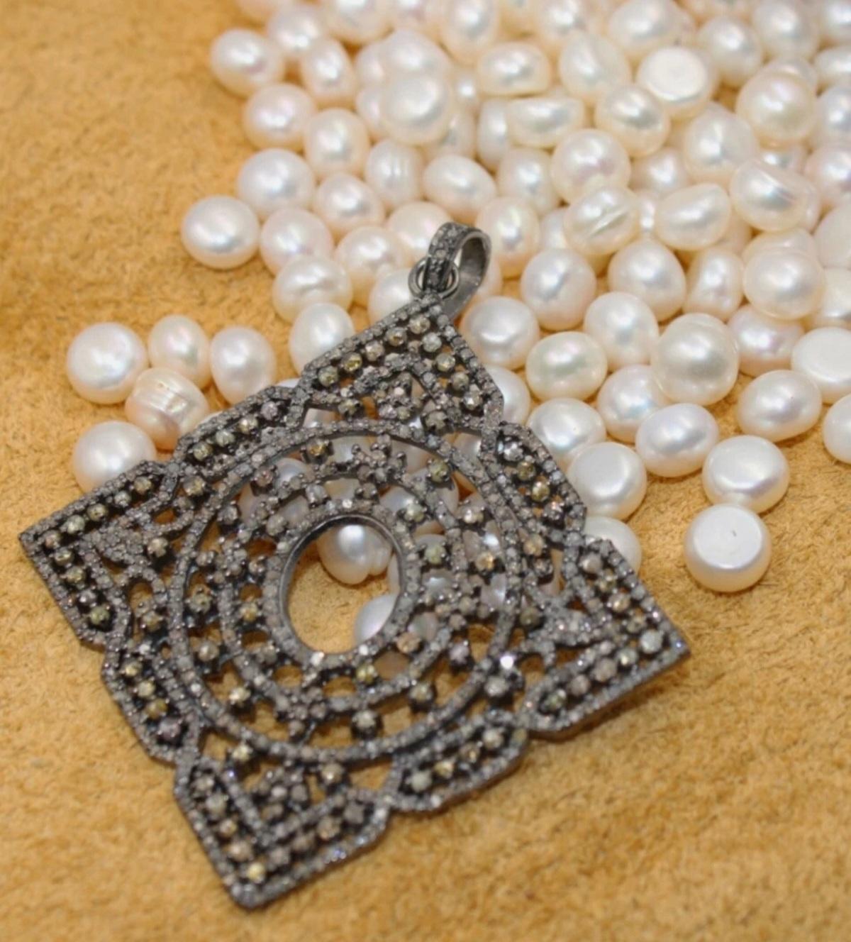 Antico ciondolo quadrato geometrico fatto a mano Ciondolo con diamante Gioielli in argento 925. In condizioni Nuovo in vendita a Chicago, IL