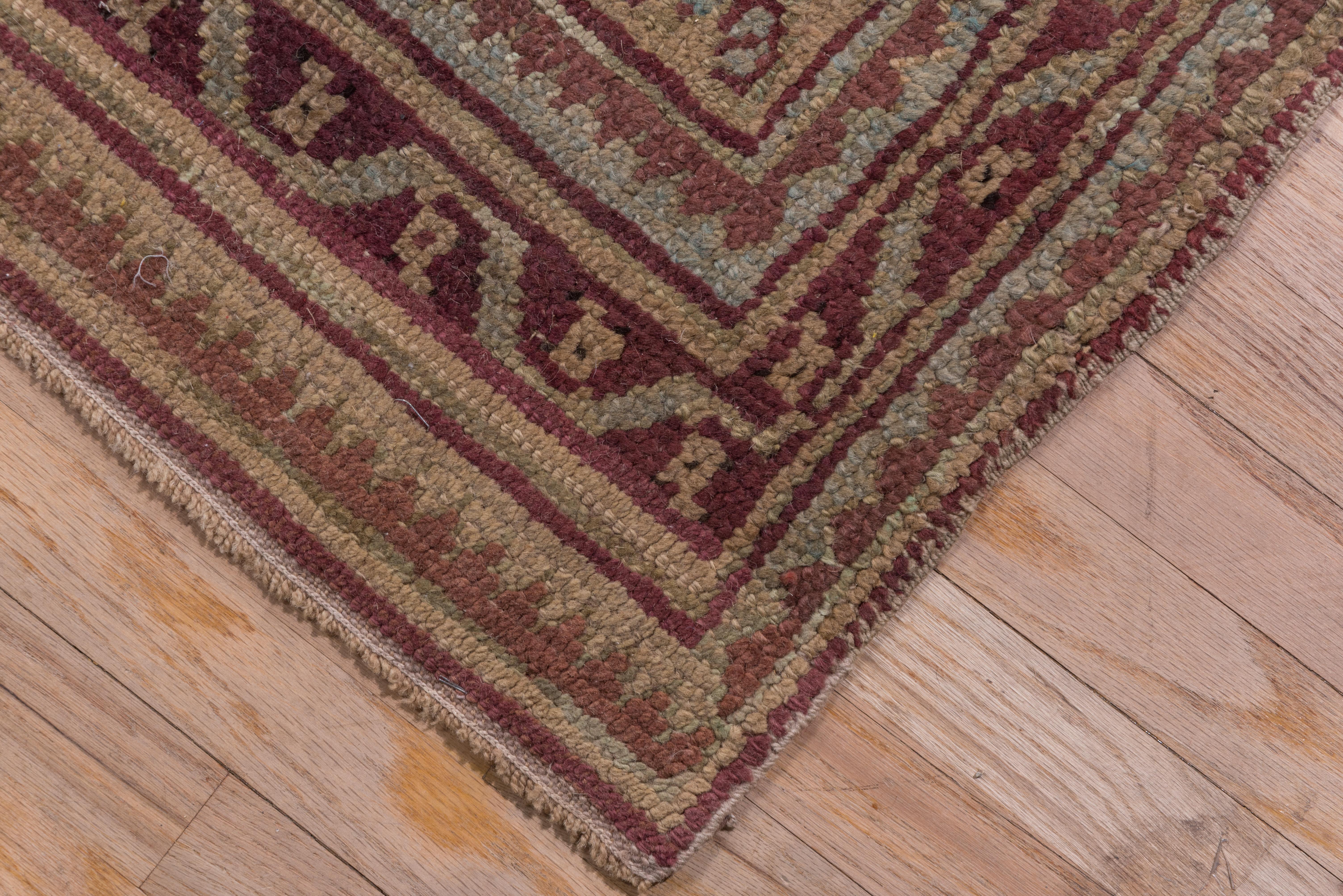 Antique Turkish Oushak Carpet, circa 1900s In Excellent Condition For Sale In New York, NY