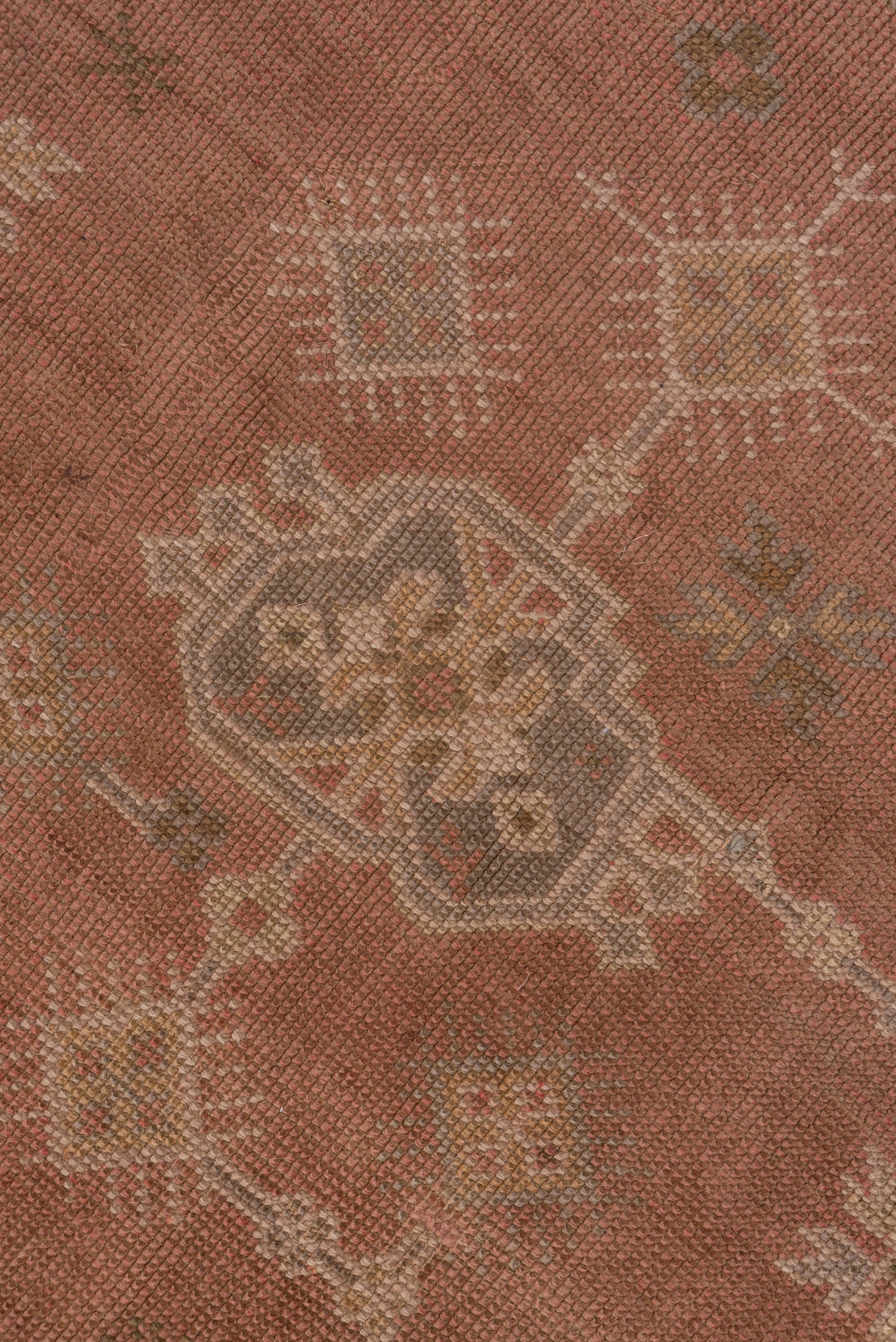 Antiker quadratischer Oushak-Teppich, rosa Farbfeld (Handgeknüpft) im Angebot