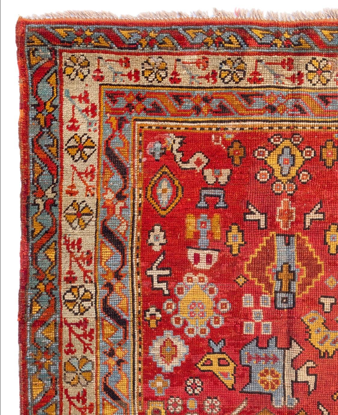 Antiker quadratischer türkischer Oushak-Teppich in Rot, Gold, Hellblau und Elfenbein, um 1880-1900 (Türkisch) im Angebot