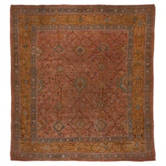 Antiker quadratischer türkischer Oushak-Teppich, rosa Allover-Fuß, senffarbener und grüner Rand