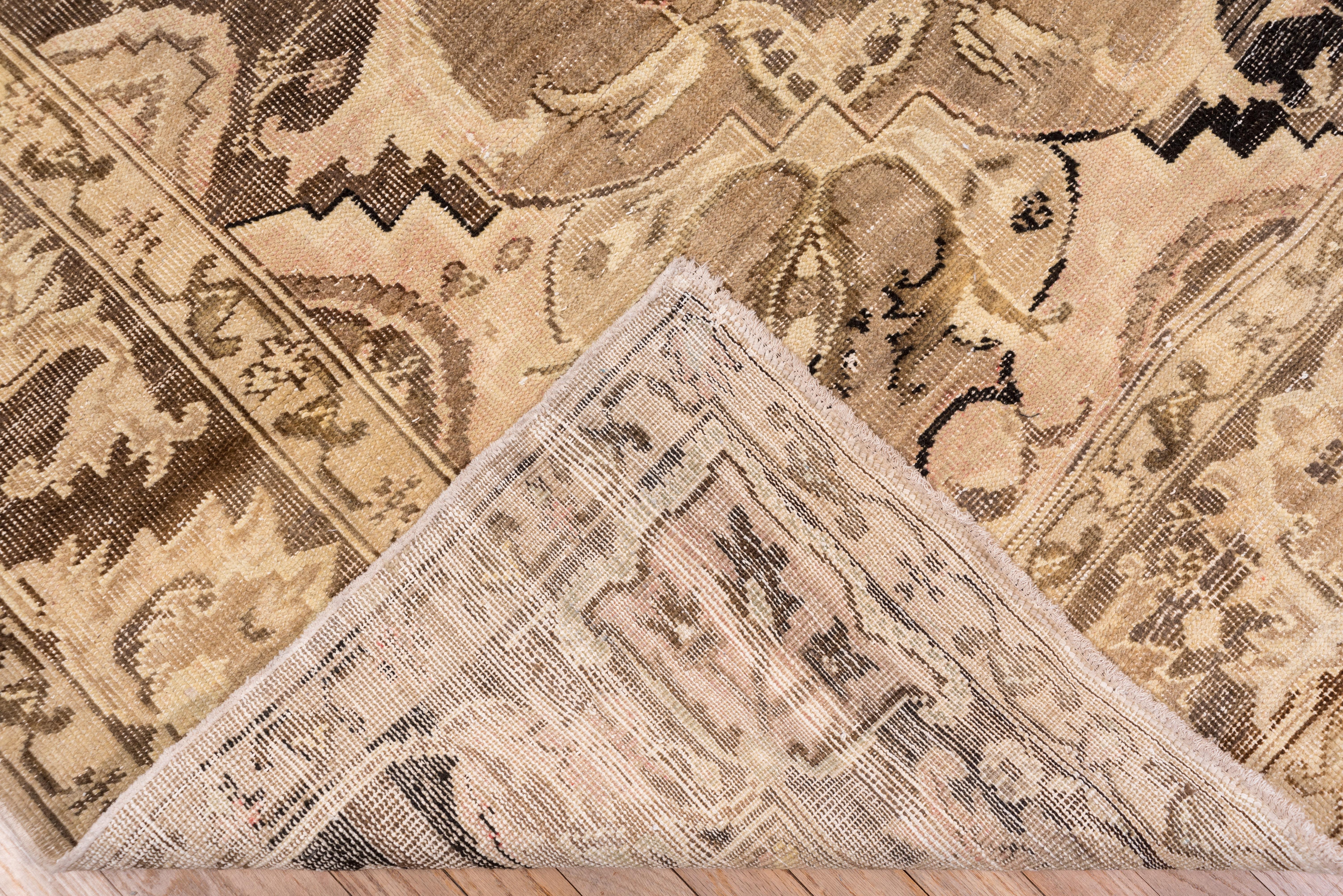 Antiker quadratischer türkischer Oushak-Teppich, braunes Feld, Medaillon in der Mitte (Wolle)