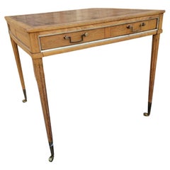 Tavolo da gioco quadrato antico in Wood con piano in pelle lavorata