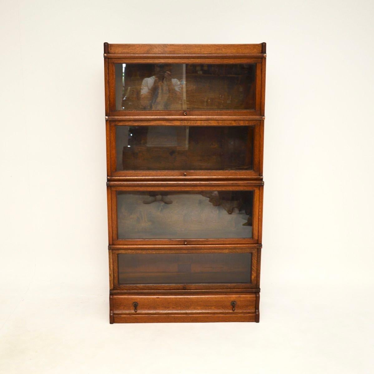 Antique Stacking Globe Wernicke Bookcase in Oak In Good Condition In London, GB