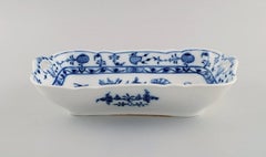 Antikes Stadtmessener Zwiebelserviertablett aus handbemaltem Porzellan mit blauer Zwiebel