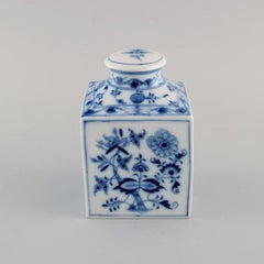 Antique Stadt Meissen Blue Onion Tea Caddy in Hand-Painted Porcelain