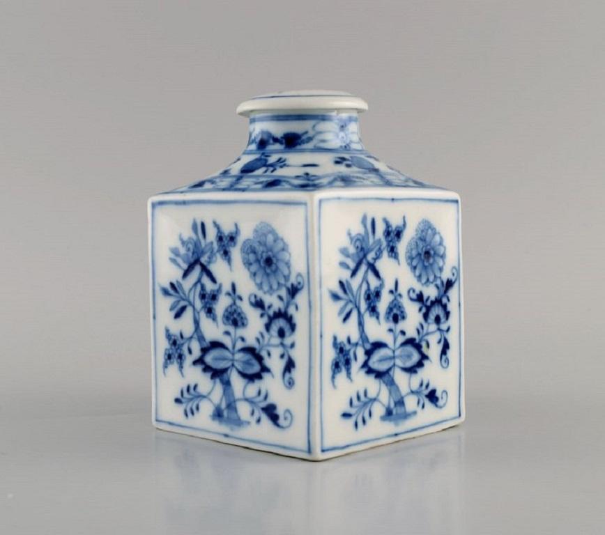 German Antique Stadt Meissen Blue Onion Tea Caddy in Hand-Painted Porcelain
