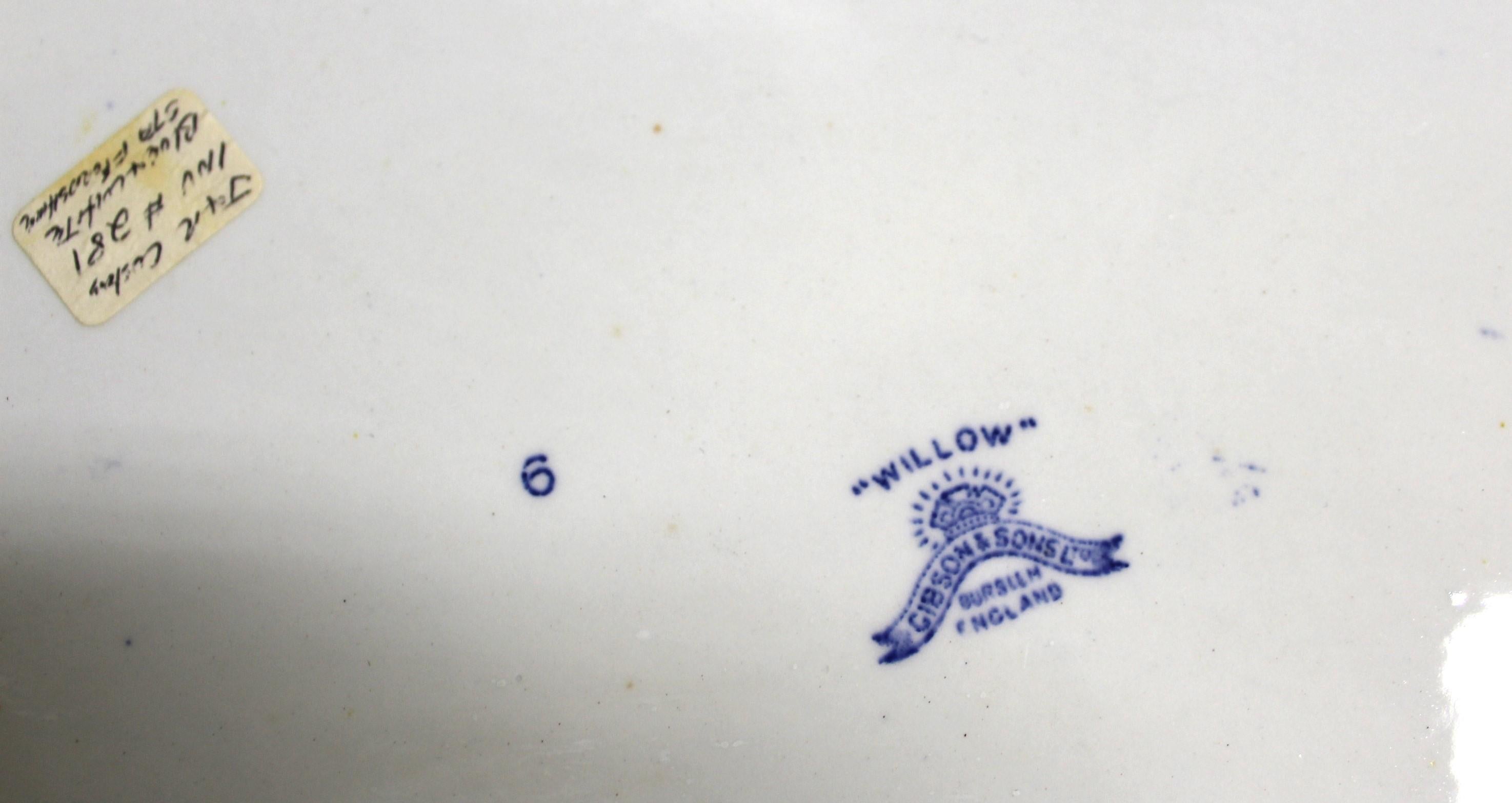 Plato de servir antiguo Staffashire , Azul y blanco , 1860, s Pintado en frío en venta