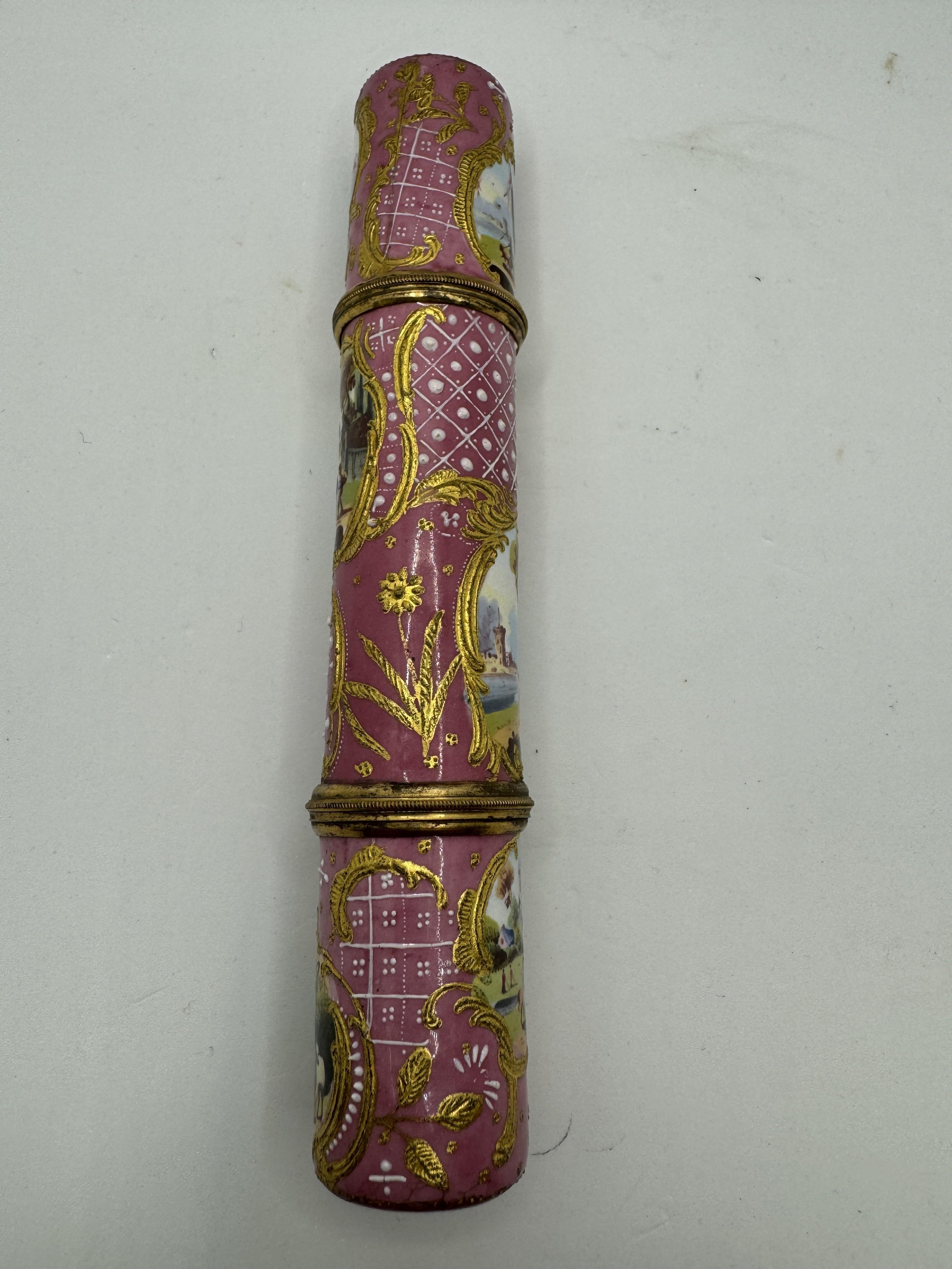 Antique Staffordshire Enamel Cylindrical Etui / Bodkin Case, circa 1765 In Good Condition In Basildon, GB