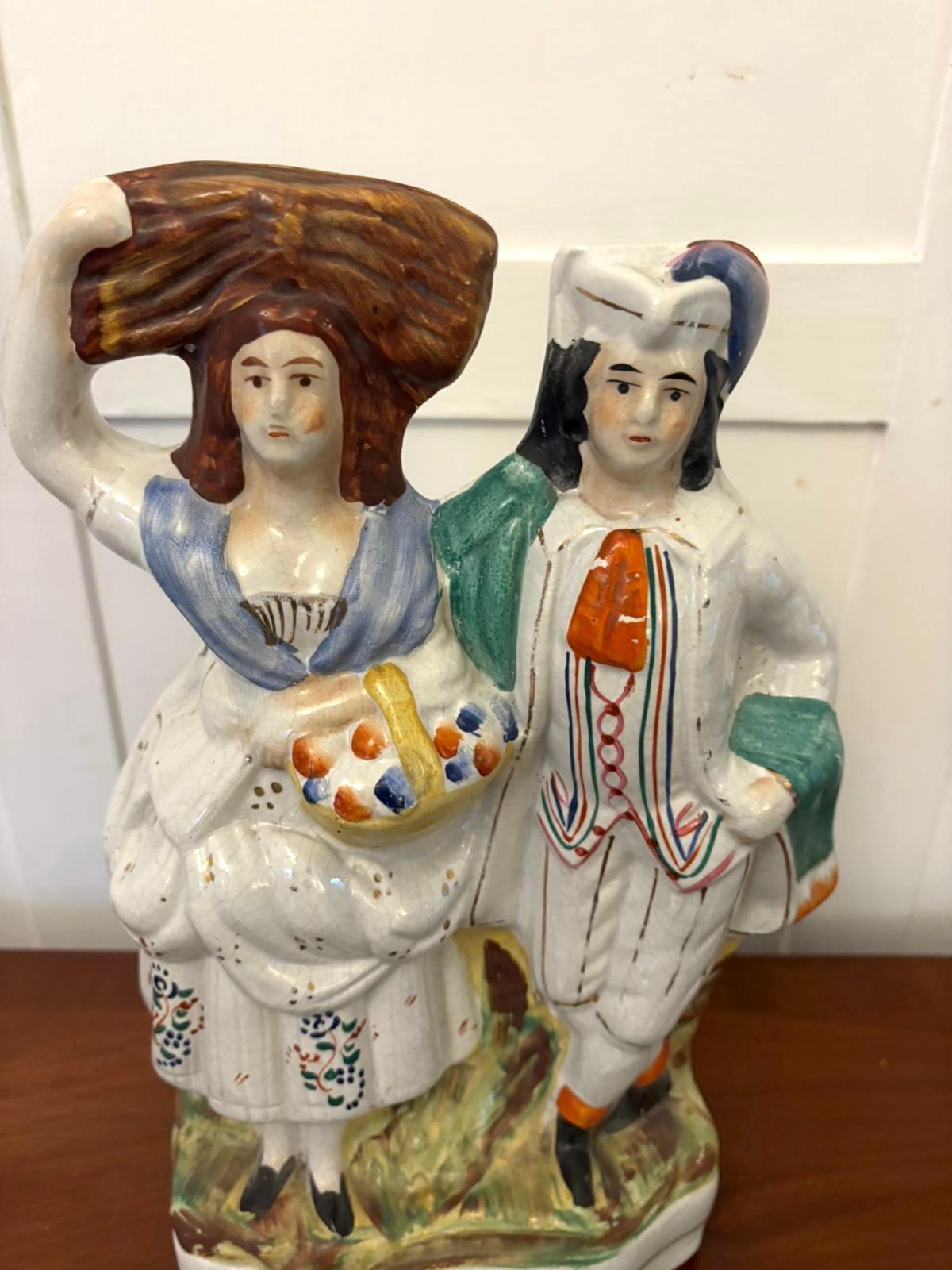 Inglese Antico Staffordshire con retro piatto di una coppia di campagna in vendita