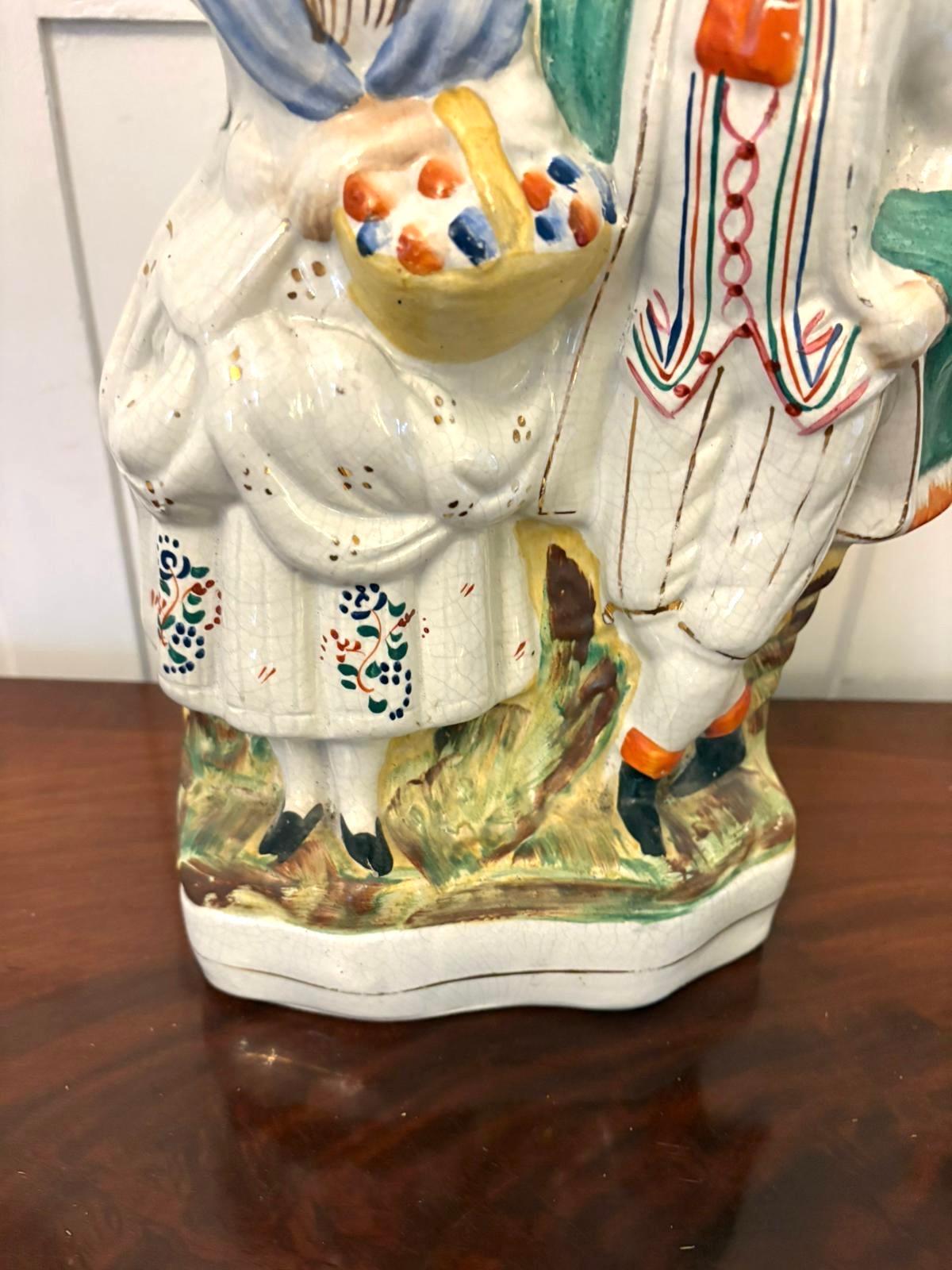 Antico Staffordshire con retro piatto di una coppia di campagna in vendita 1