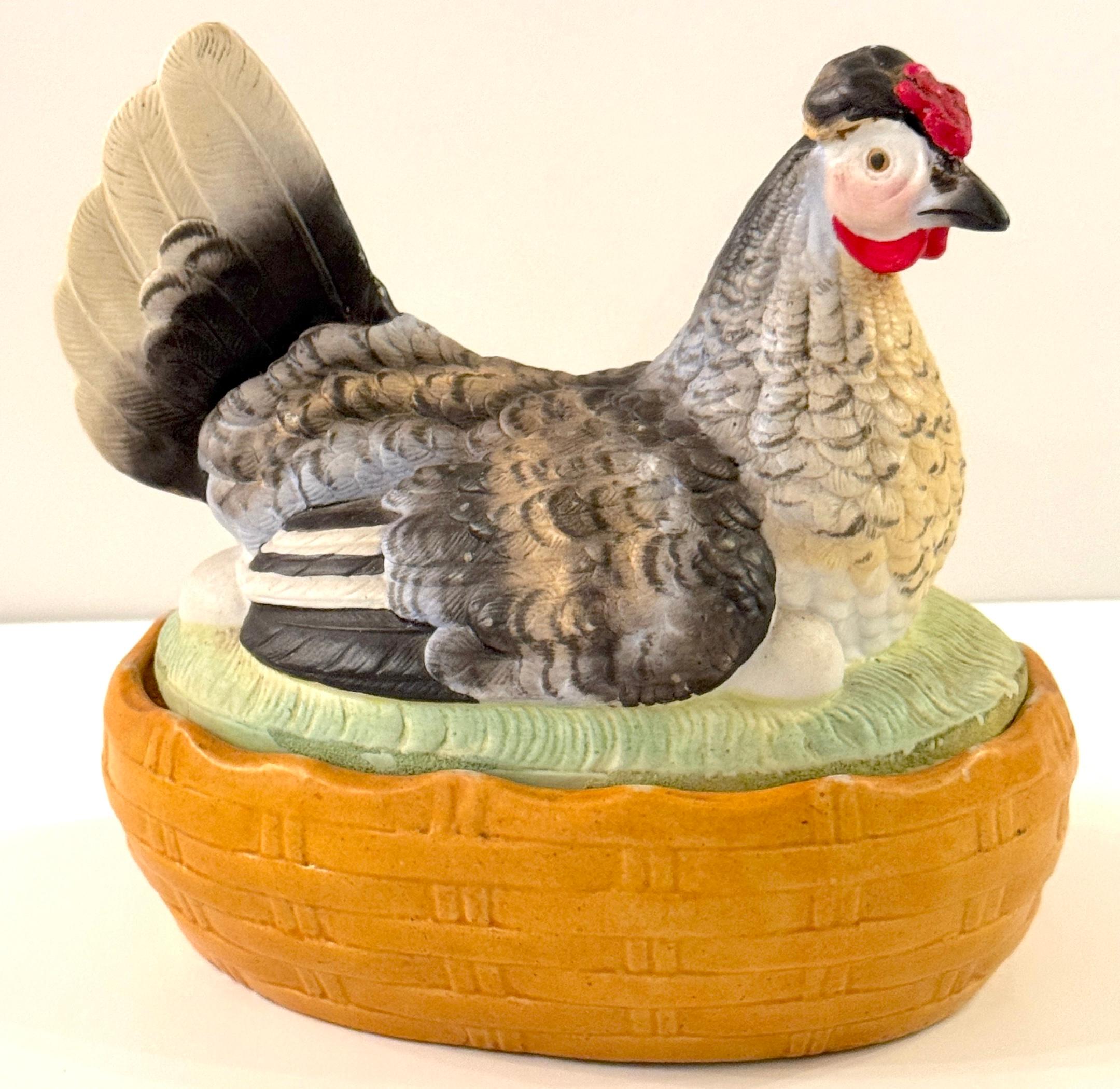 Antigua caja o sopera de Staffordshire pintada de gallina sobre nido, Circa 1880 Alto victoriano en venta