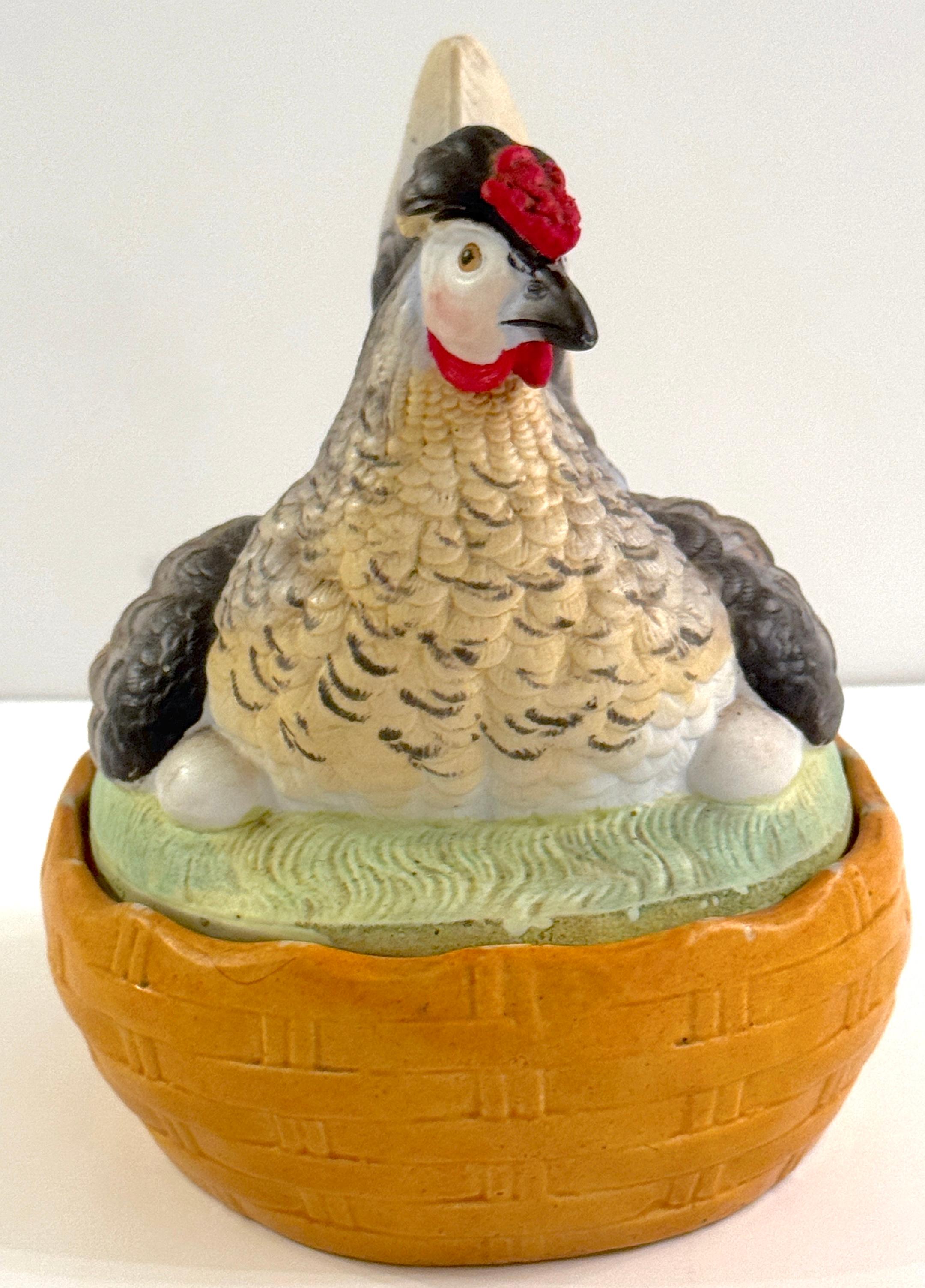 Antigua caja o sopera de Staffordshire pintada de gallina sobre nido, Circa 1880 Pintado a mano en venta