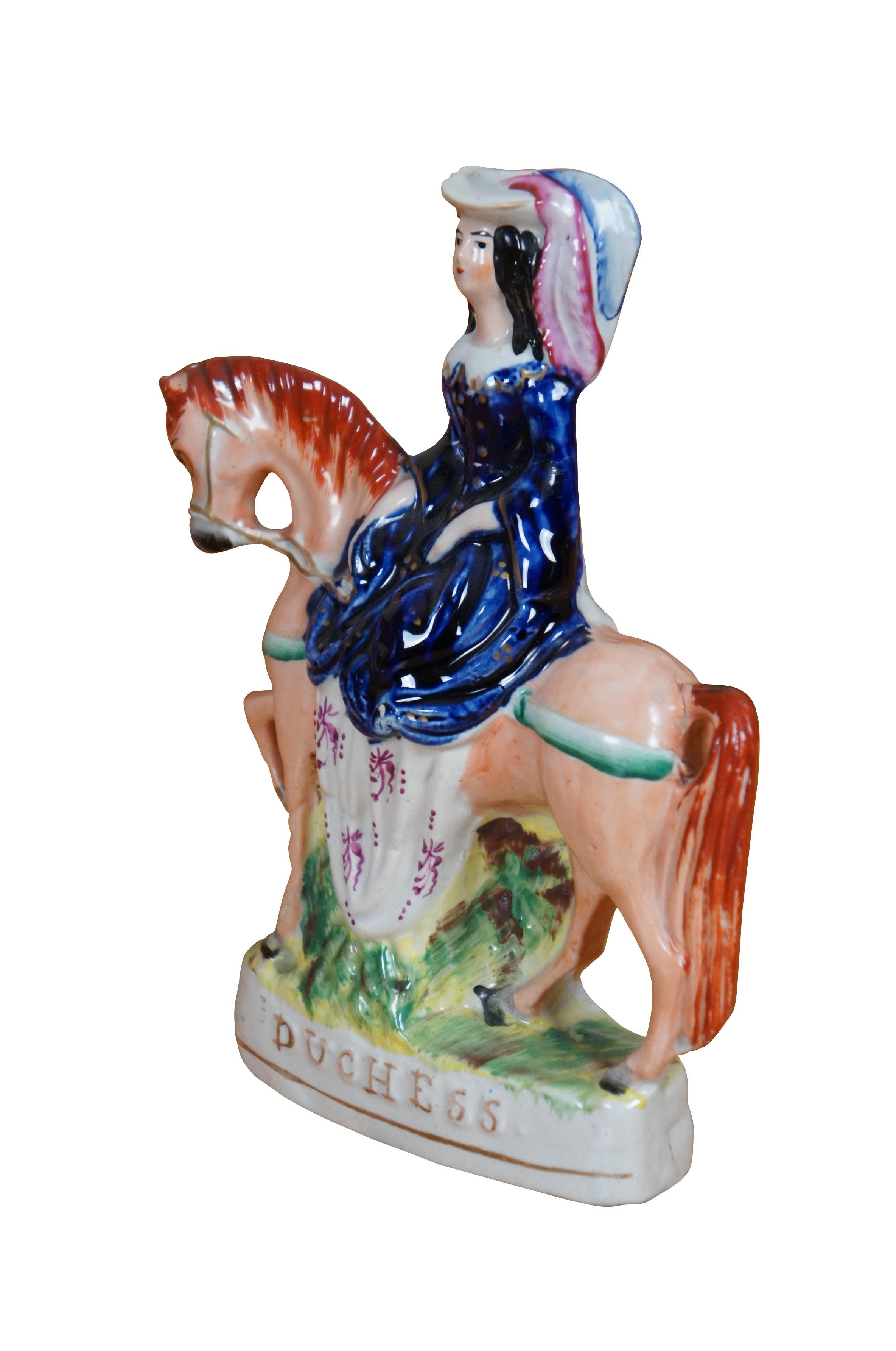 Vittoriano Antica statuetta a cavallo della Duchessa di Cambridge in porcellana Staffordshire da 9 pollici in vendita
