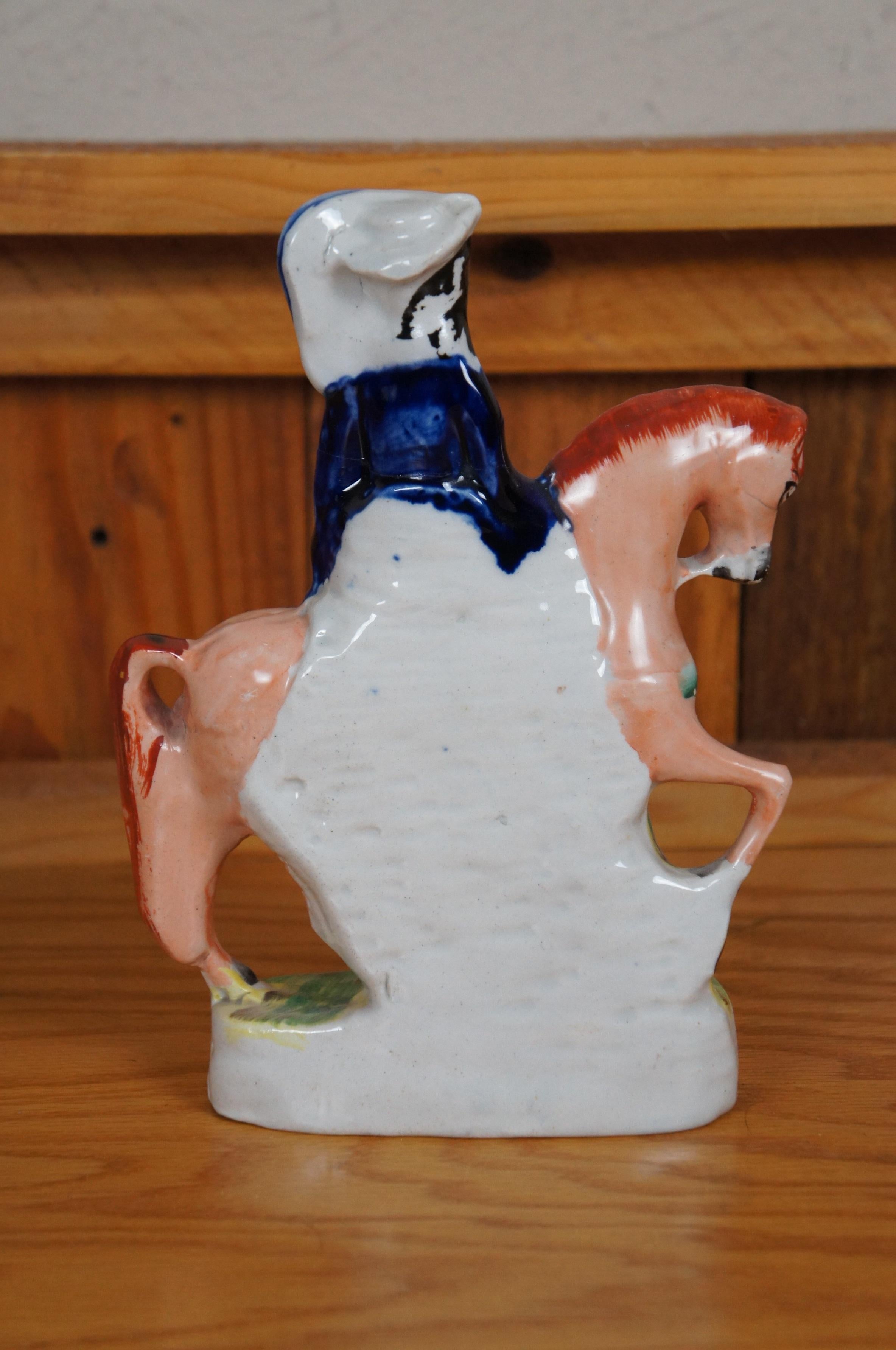 Antica statuetta a cavallo della Duchessa di Cambridge in porcellana Staffordshire da 9 pollici In condizioni buone in vendita a Dayton, OH