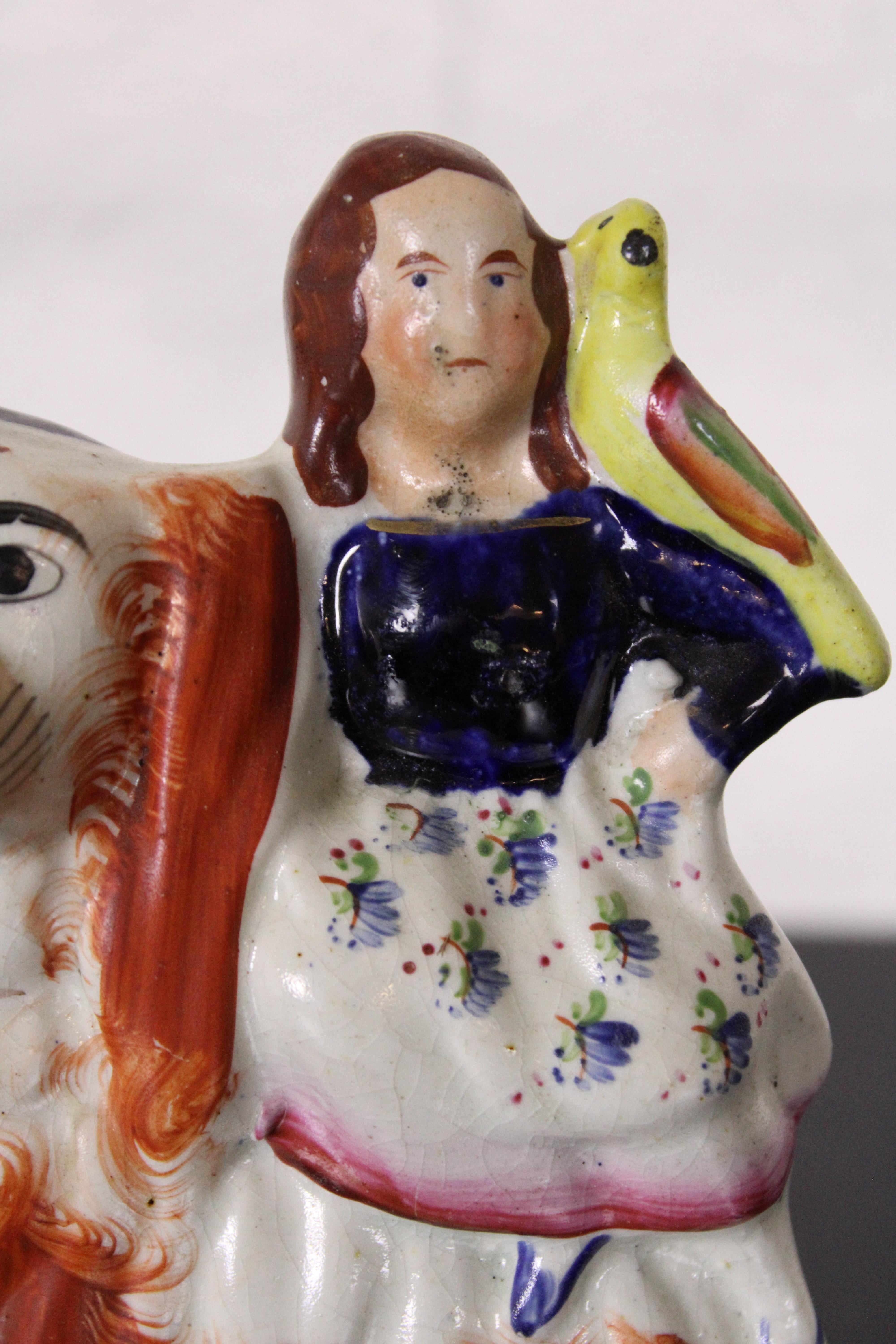 Ancienne figurine en porcelaine du Staffordshire représentant une jeune fille et un chien épagneul en vente 2
