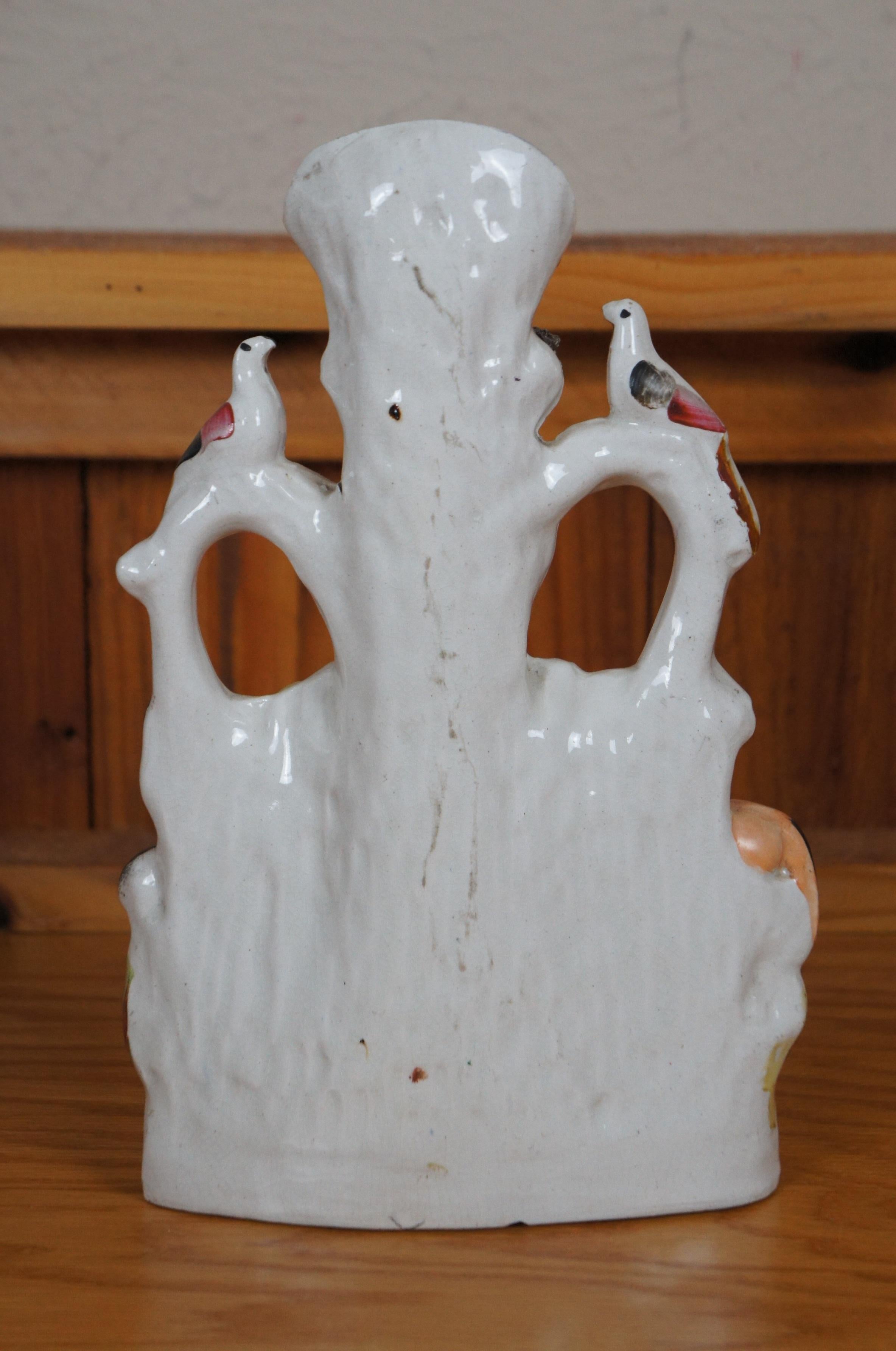 Vase antique Staffordshire en porcelaine Good Companions Tree of Life Spill 11 po. Bon état - En vente à Dayton, OH