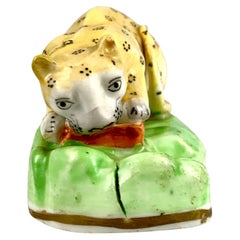 Ancienne figurine léopard en porcelaine du Staffordshire Samuel Alcock & Co. Circa 1835