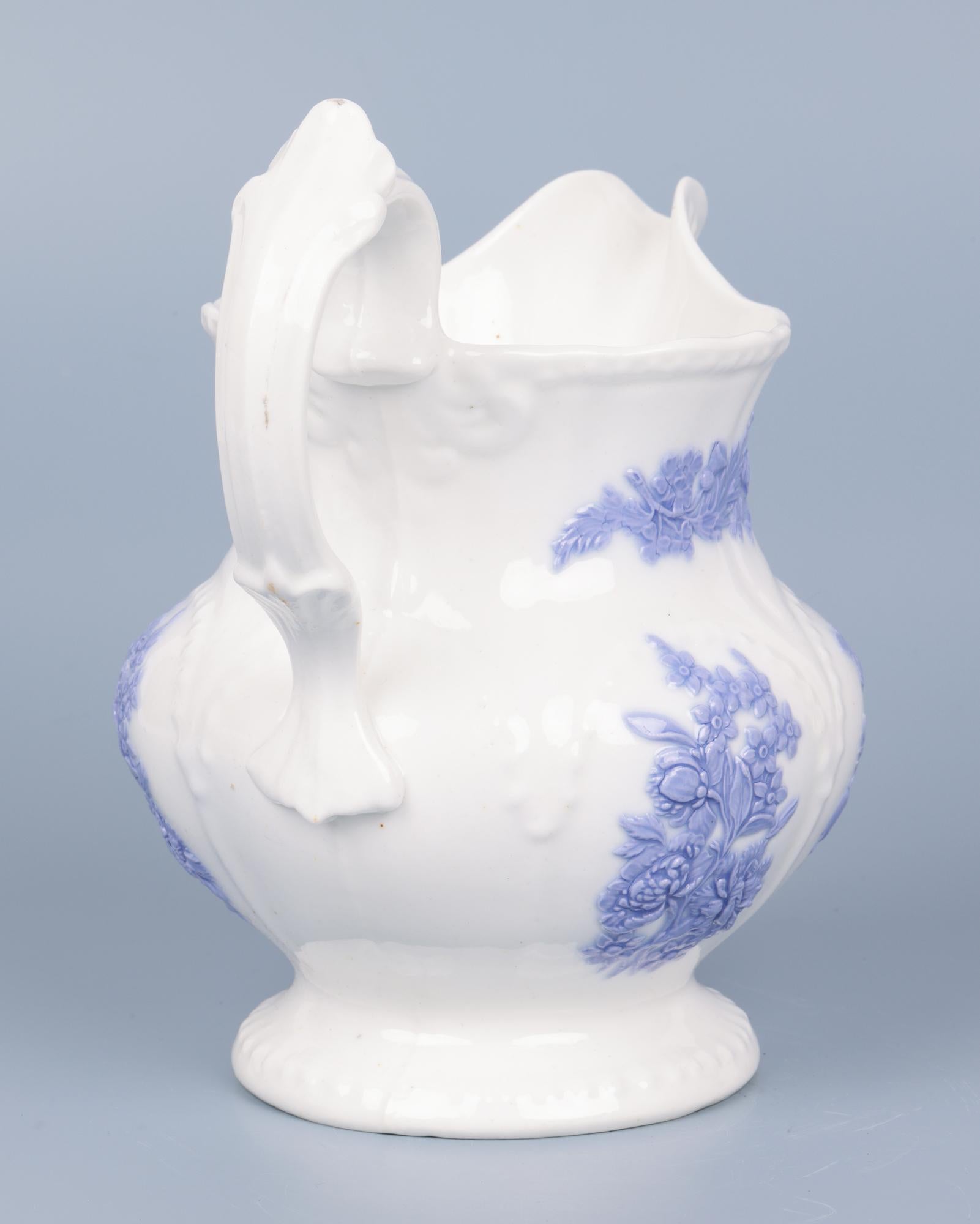 Ancienne cruche décorée de motifs lilas en porcelaine du Staffordshire en vente 5