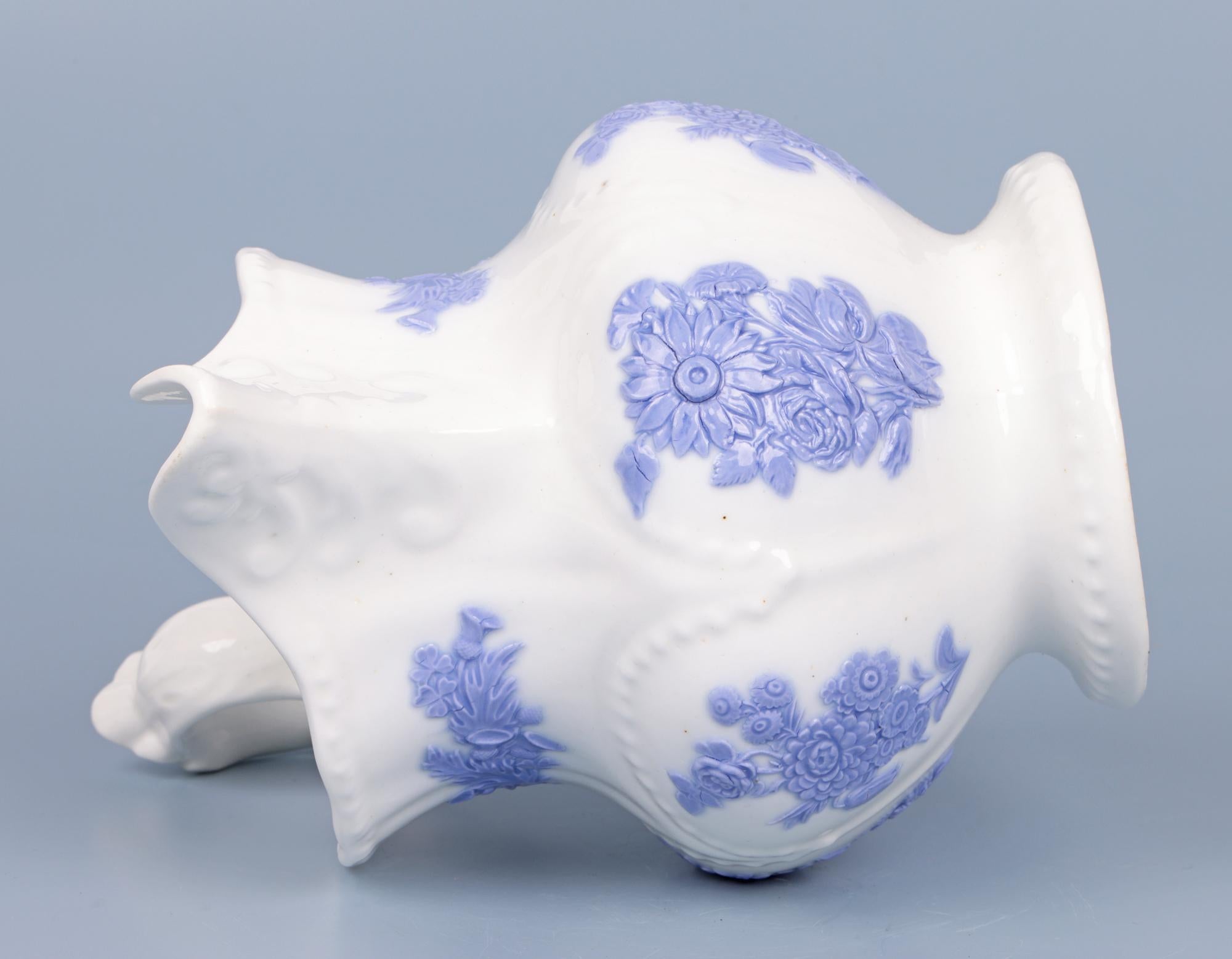 Porcelaine Ancienne cruche décorée de motifs lilas en porcelaine du Staffordshire en vente