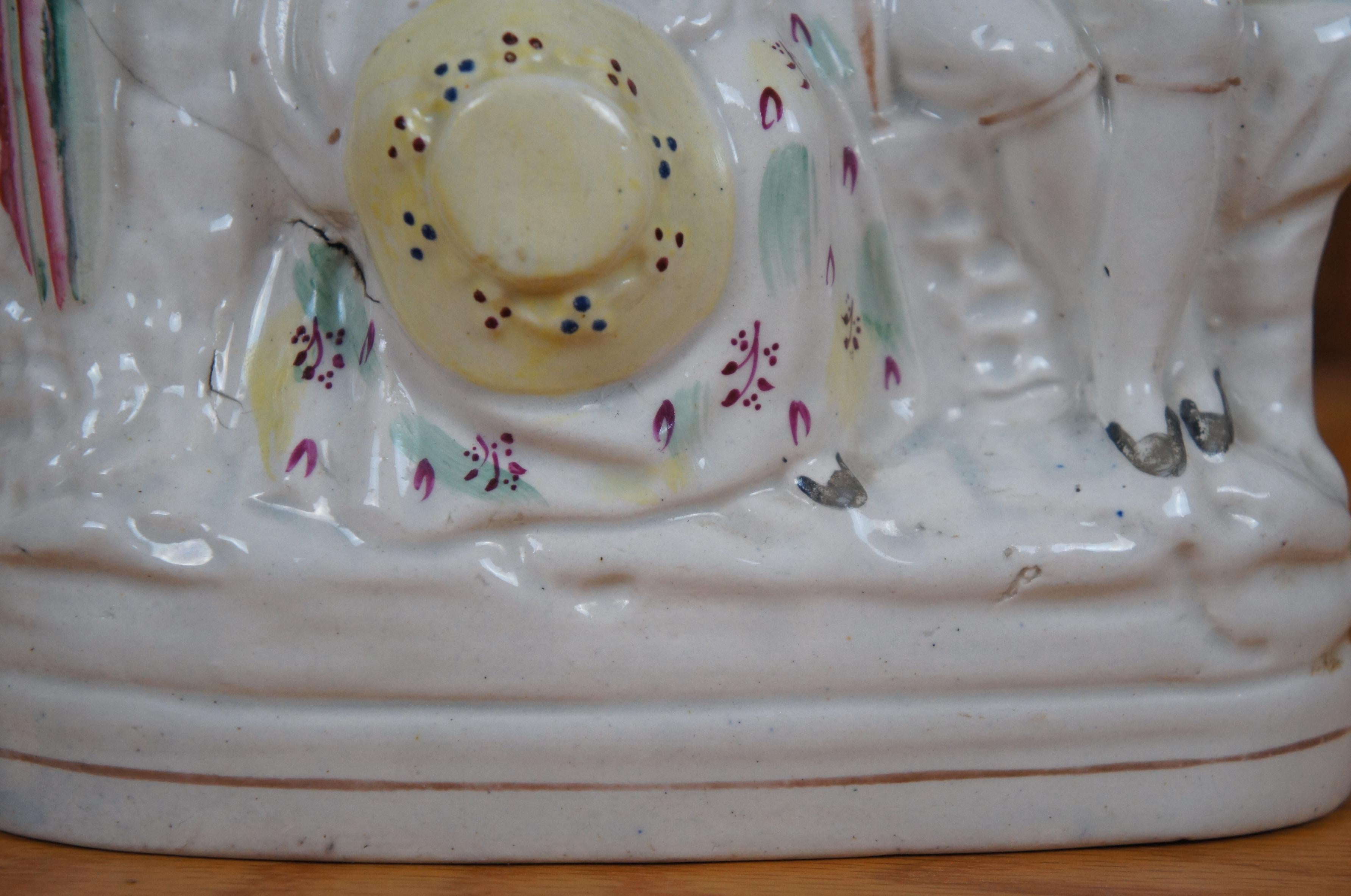 Antico vaso in porcellana dello Staffordshire, con albero degli innamorati e coppia seduta, 11