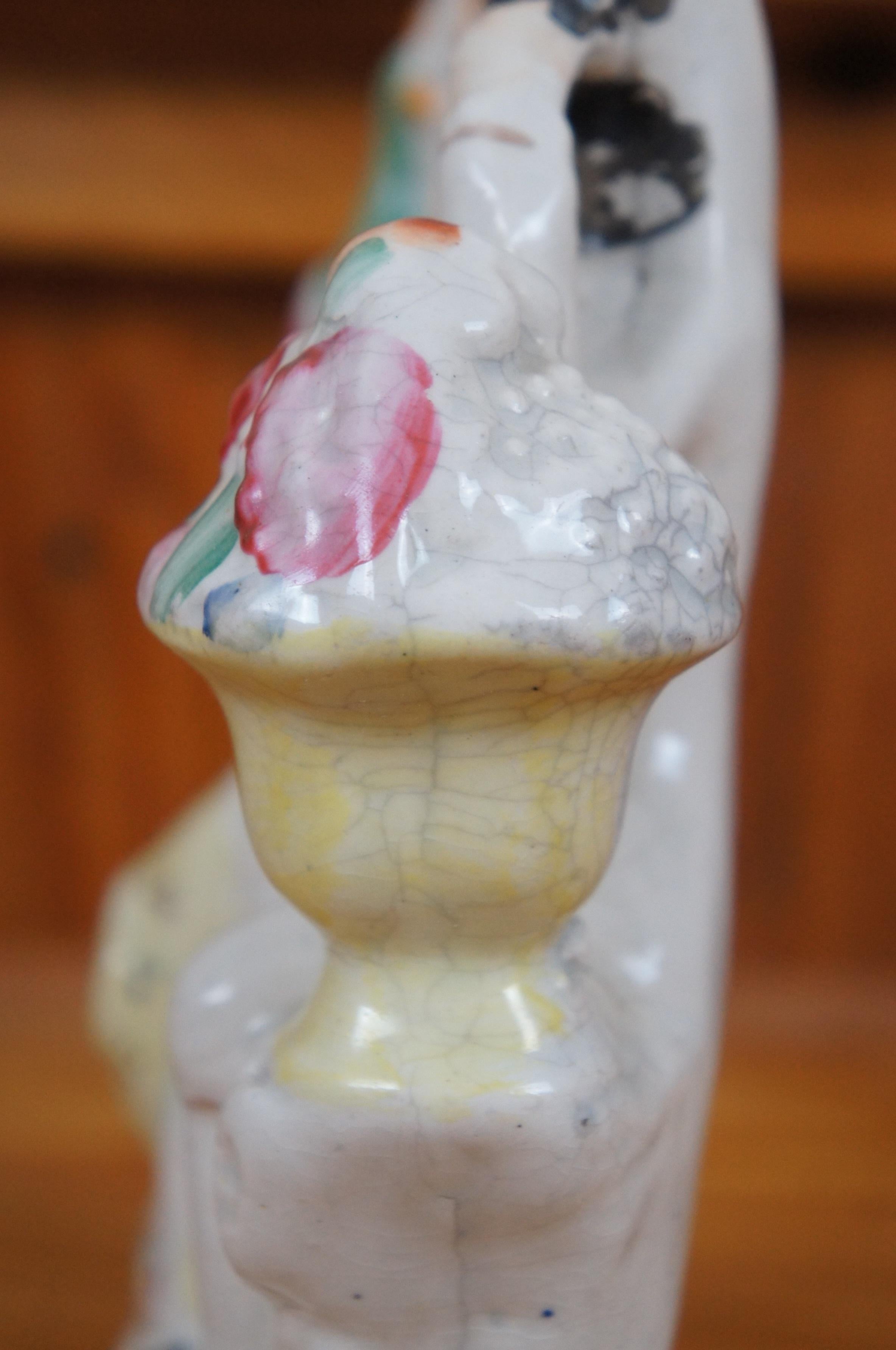Antico vaso in porcellana dello Staffordshire, con albero degli innamorati e coppia seduta, 11