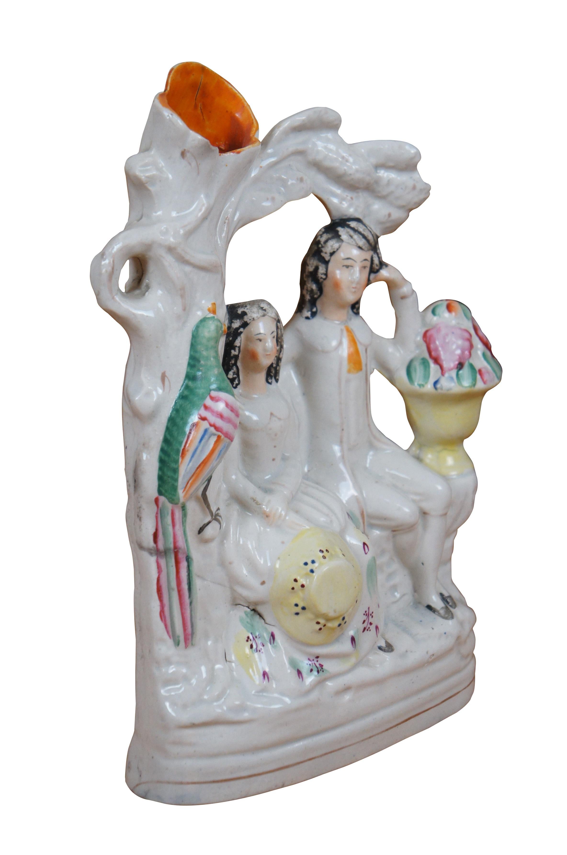 Vittoriano Antico vaso in porcellana dello Staffordshire, con albero degli innamorati e coppia seduta, 11