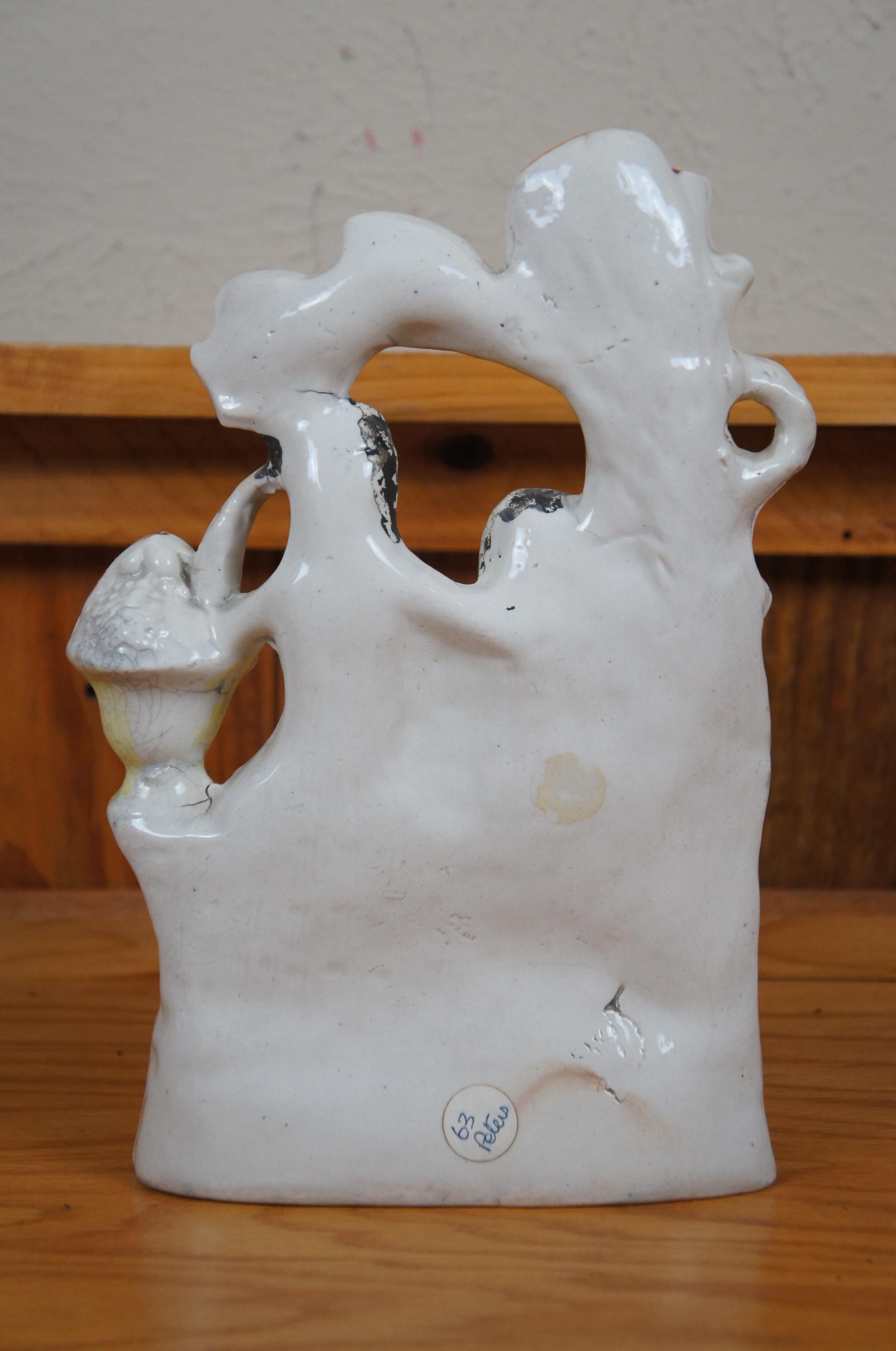 Antico vaso in porcellana dello Staffordshire, con albero degli innamorati e coppia seduta, 11