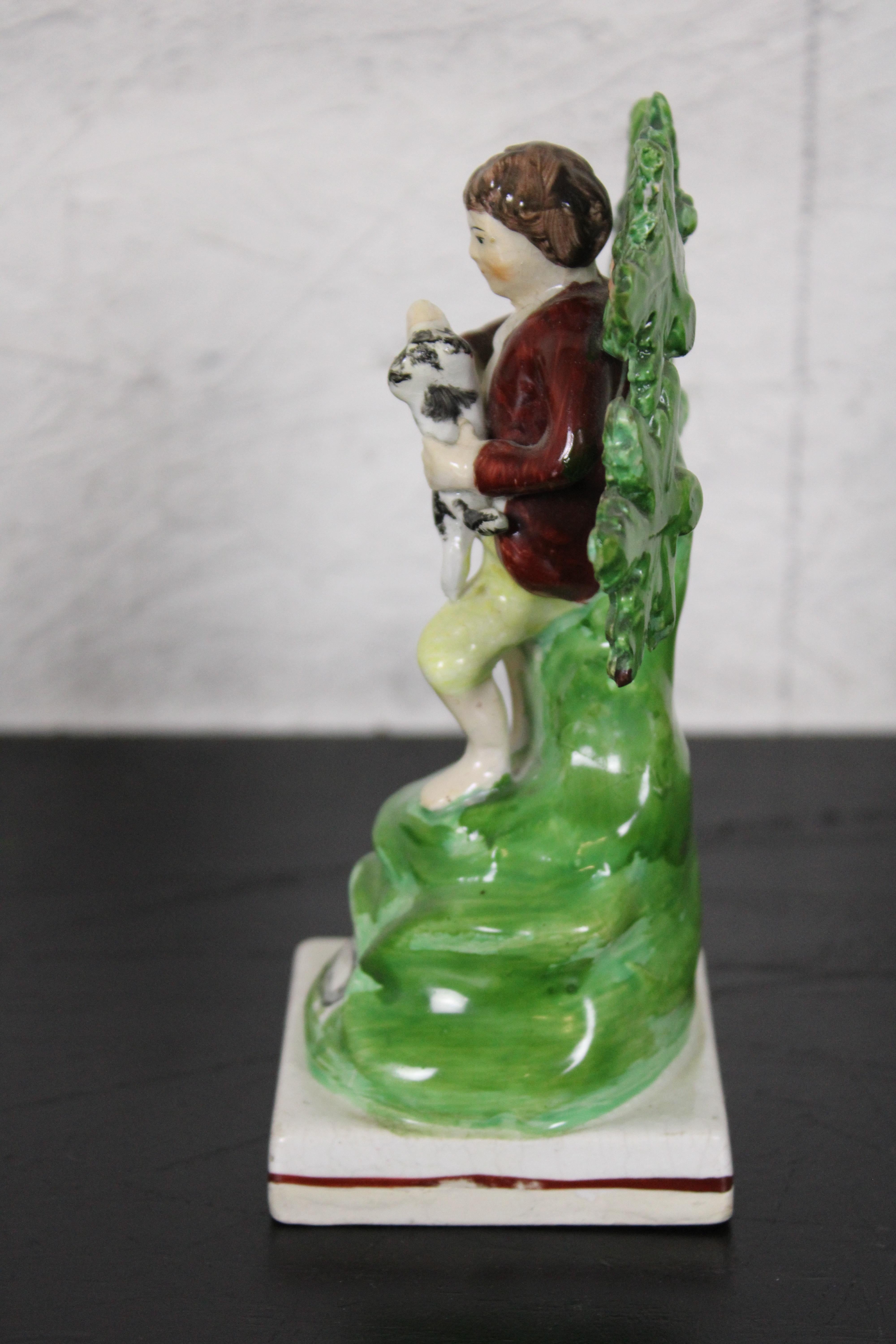 Porcelaine Ancienne figurine Bocage en porcelaine perlée du Staffordshire représentant un garçon et un chien en vente