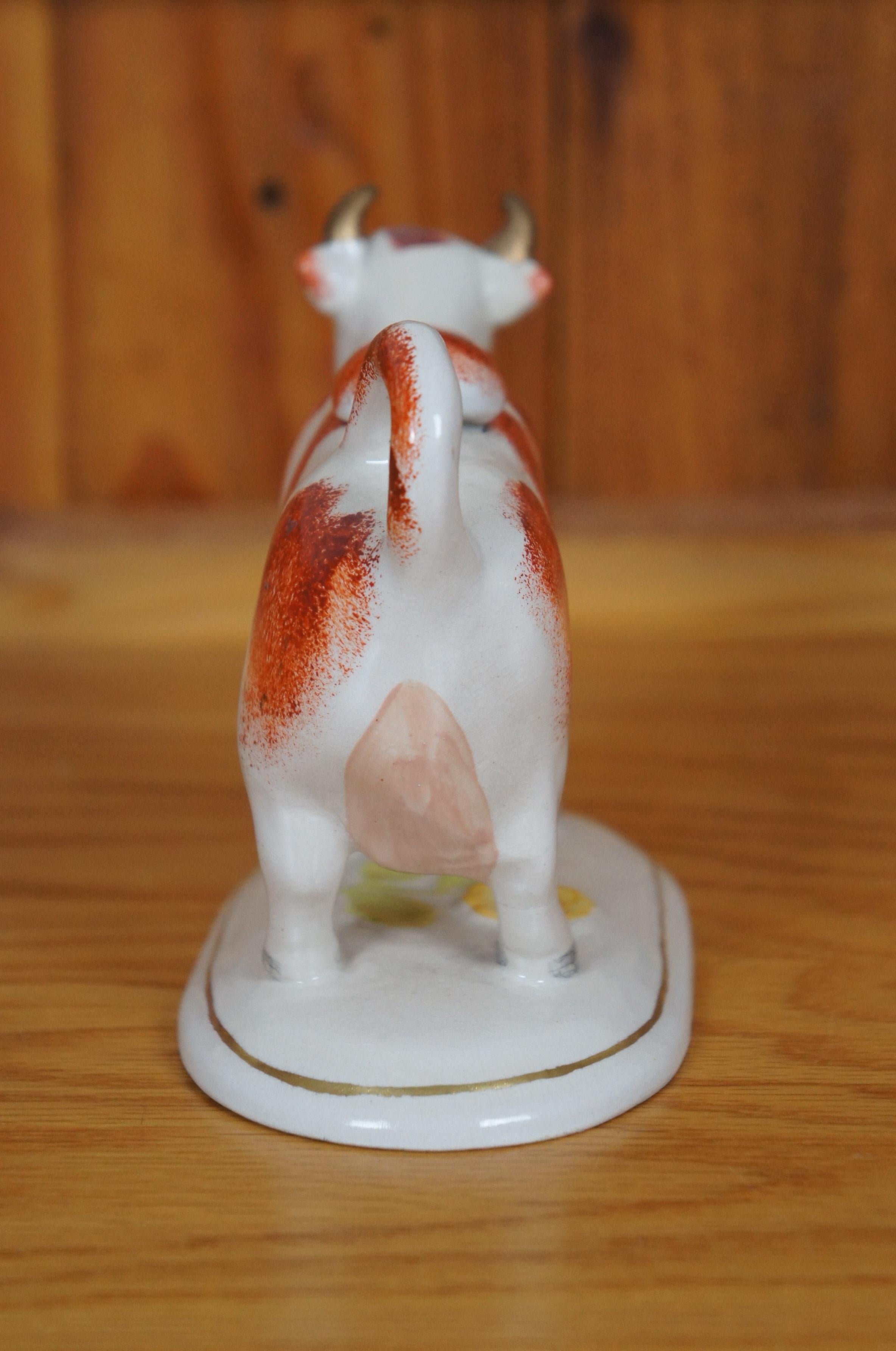 Antiker Staffordshire-Porzellan-Krug in Rot & Weiß mit Kuh und Gänseblümchen in Gänseblümchenform, 7