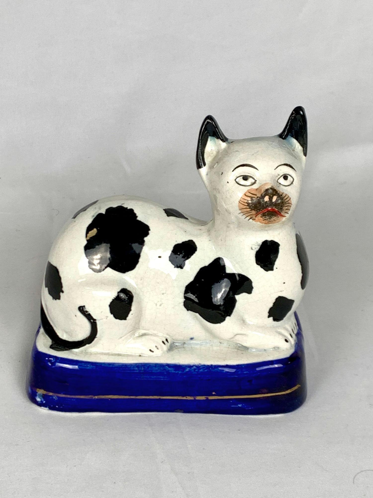 Antike Staffordshire-Keramik Katzenkatze, England, viktorianische Ära, ca. 1860 (Land) im Angebot