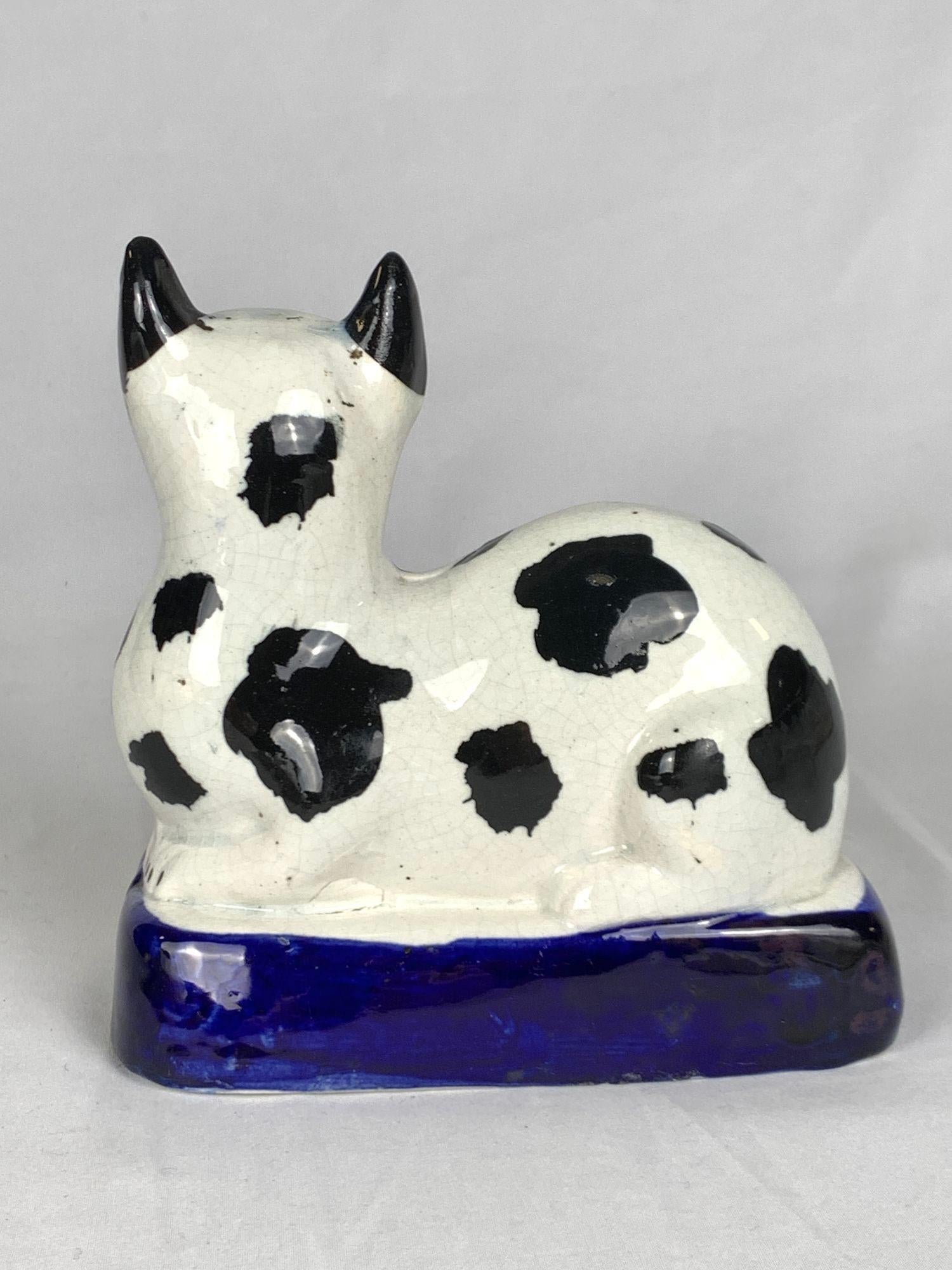 Antike Staffordshire-Keramik Katzenkatze, England, viktorianische Ära, ca. 1860 (Glasiert) im Angebot